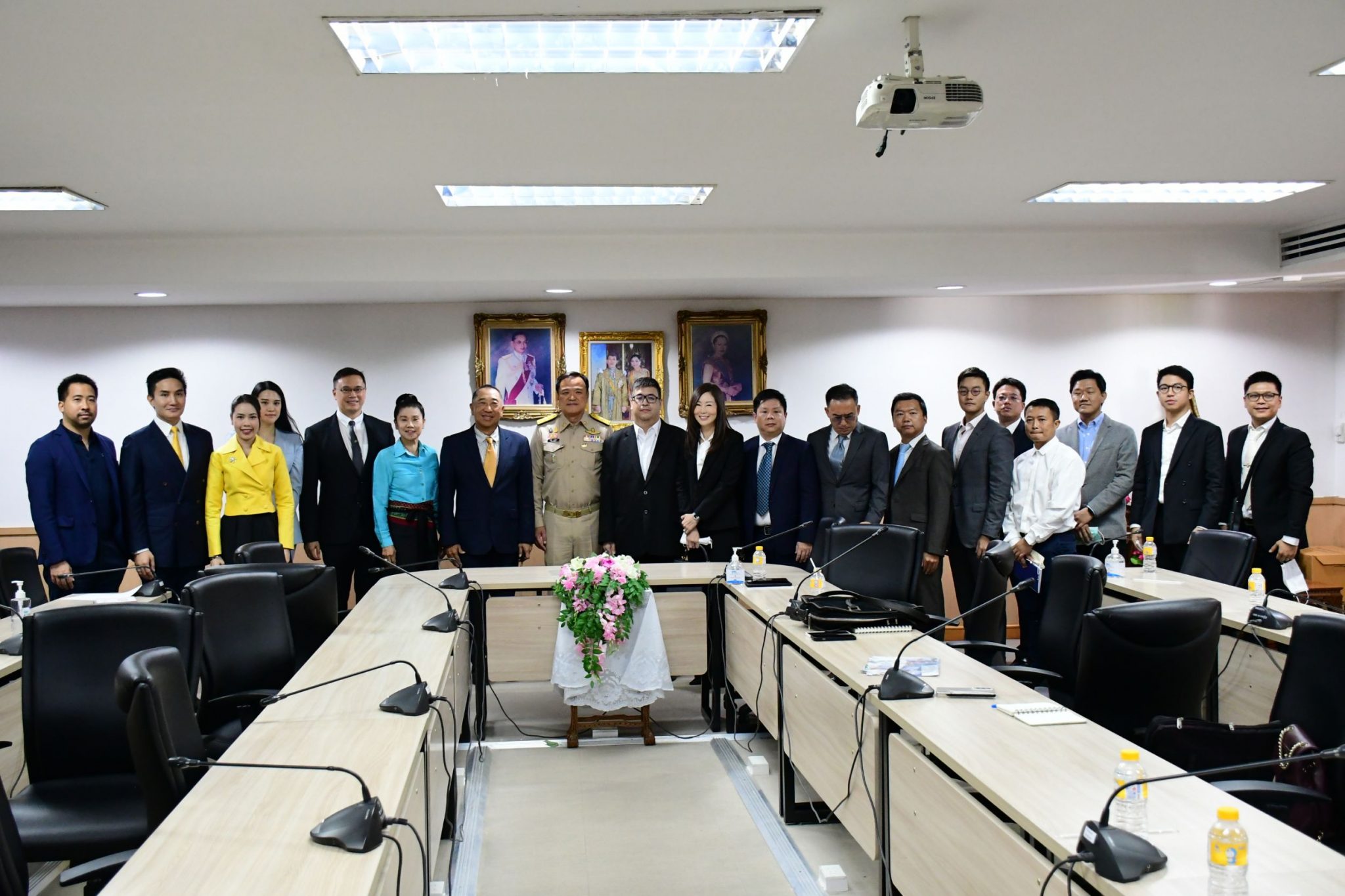 “อนุทิน” ประชุม “ภาคอุตสาหกรรมกัญชา” ยัน ไม่กลับเป็นยาเสพติด ขอดำเนินการถูกกฎหมาย มั่นใจเป็นพืชเศรษฐกิจใหม่