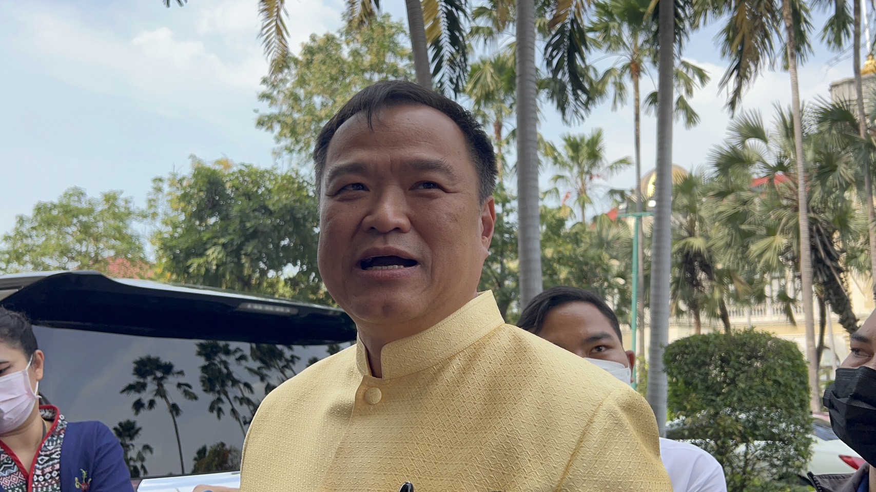 ยิ้มให้แล้ว ! “อนุทิน” พบ “จุรินทร์” แล้ว ส่วนเรื่องกัญชา จะโหวตแบบไหน ไม่ ห้าม แต่ขอให้ฟัง กมธ.ชี้แจง