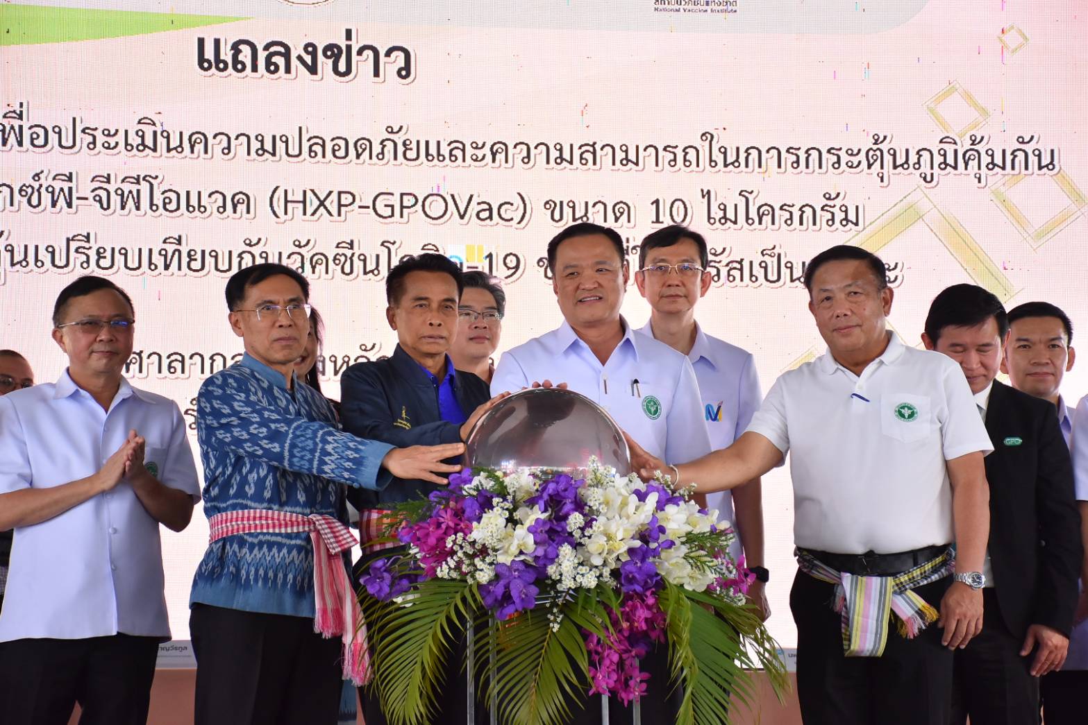 คารวะสี่พันผู้กล้า ! “อนุทิน” ปลื้ม วัคซีนโควิด 19 สัญชาติไทยคืบหน้า ฉีดให้อาสาสมัครแล้ว เชื่อ เป็นก้าวสำคัญ สร้างความมั่นคงด้านสุขภาพ