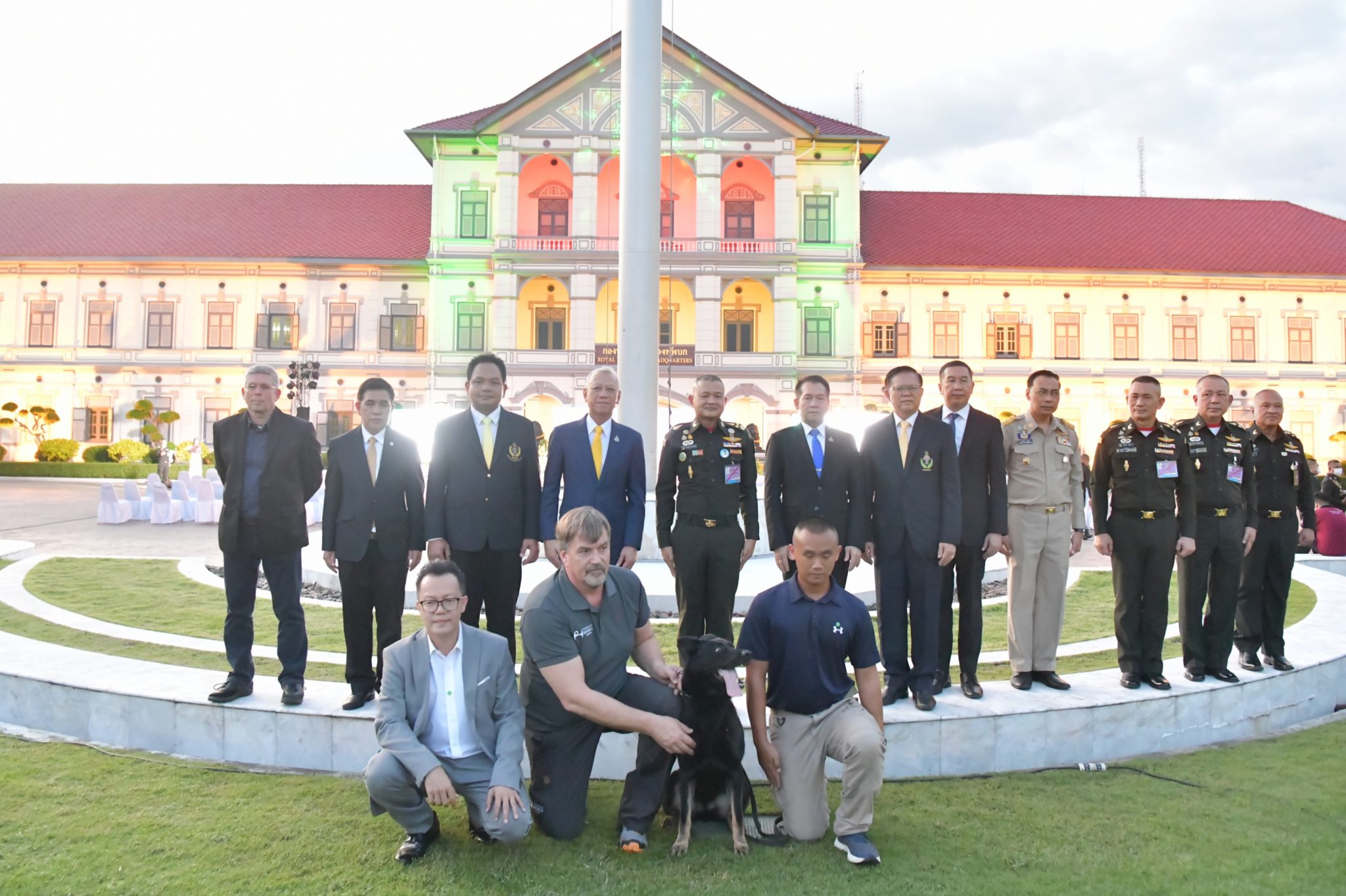 รมว.กก. พร้อมด้วย อธิบดีกรมพลศึกษาและผู้บริหารจากหน่วยงานที่เกี่ยวข้อง ร่วมงานแถลงข่าวกิจกรรมการแข่งขันสุนัขใช้งานตามมาตรฐานสากล IGP “Thailand Working Dog Championship by Royal Thai Army 2022” ณ สนามหน้า "พิพิธภัณฑ์กองทัพบกเฉลิมพระเกียรติ" ภายในกองบัญชาการกองทัพบก กรุงเทพฯ