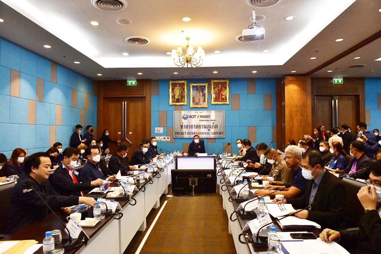"ศักดิ์สยาม" ประชุมติดตามความคืบหน้าโครงการสำคัญของกระทรวงคมนาคมในพื้นที่จังหวัดภูเก็ต และเตรียมความพร้อมท่าอากาศยาน เพื่อรองรับผู้โดยสารช่วงเทศกาลปีใหม่ 2566