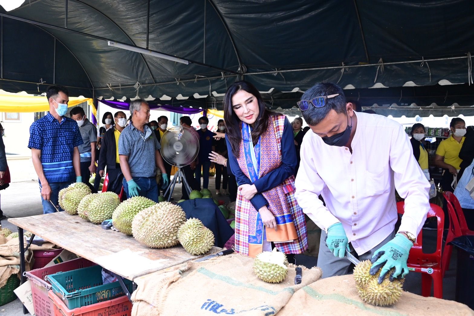 ‘รมช.มนัญญา’ ชื่นชมสหกรณ์วัดจันทร์ ชูความสำเร็จซูเปอร์มาร์เก็ตสหกรณ์ ยอดขายสินค้าเกษตรกว่า 1.6 ล้านบาท