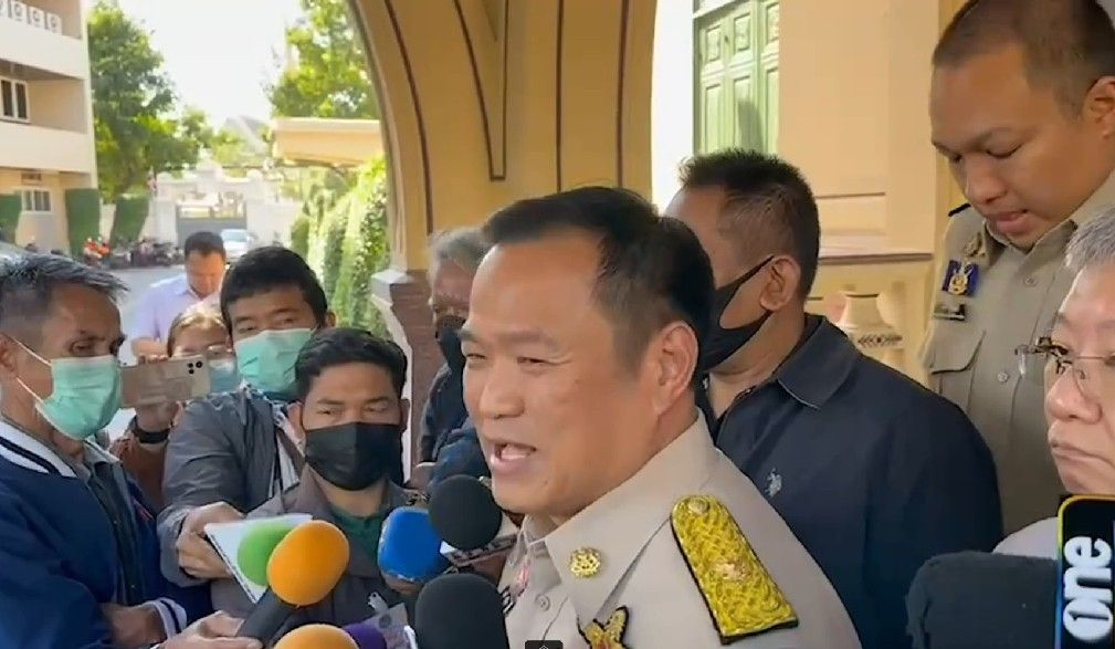 “อนุทิน” ขอฝ่ายต้านกัญชาคิดใหม่ ให้ทำเพื่อประชาชน อย่าขวาง พ.ร.บ. ย้ำ ประกาศ สธ.ศักสิทธิ์ จับปรับผู้ฝ่าฝืนให้เห็นแล้ว