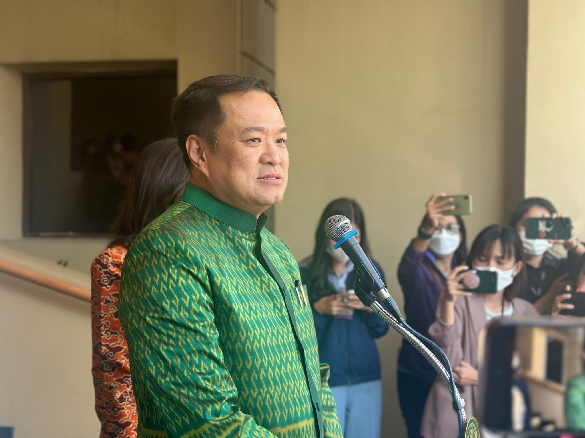 “อนุทิน” เตรียมพร้อม “ภูมิใจไทย” ลุยเลือกตั้ง ไม่คุยปม “เพื่อไทย” จ้องแก้รัฐธรรมนูญ