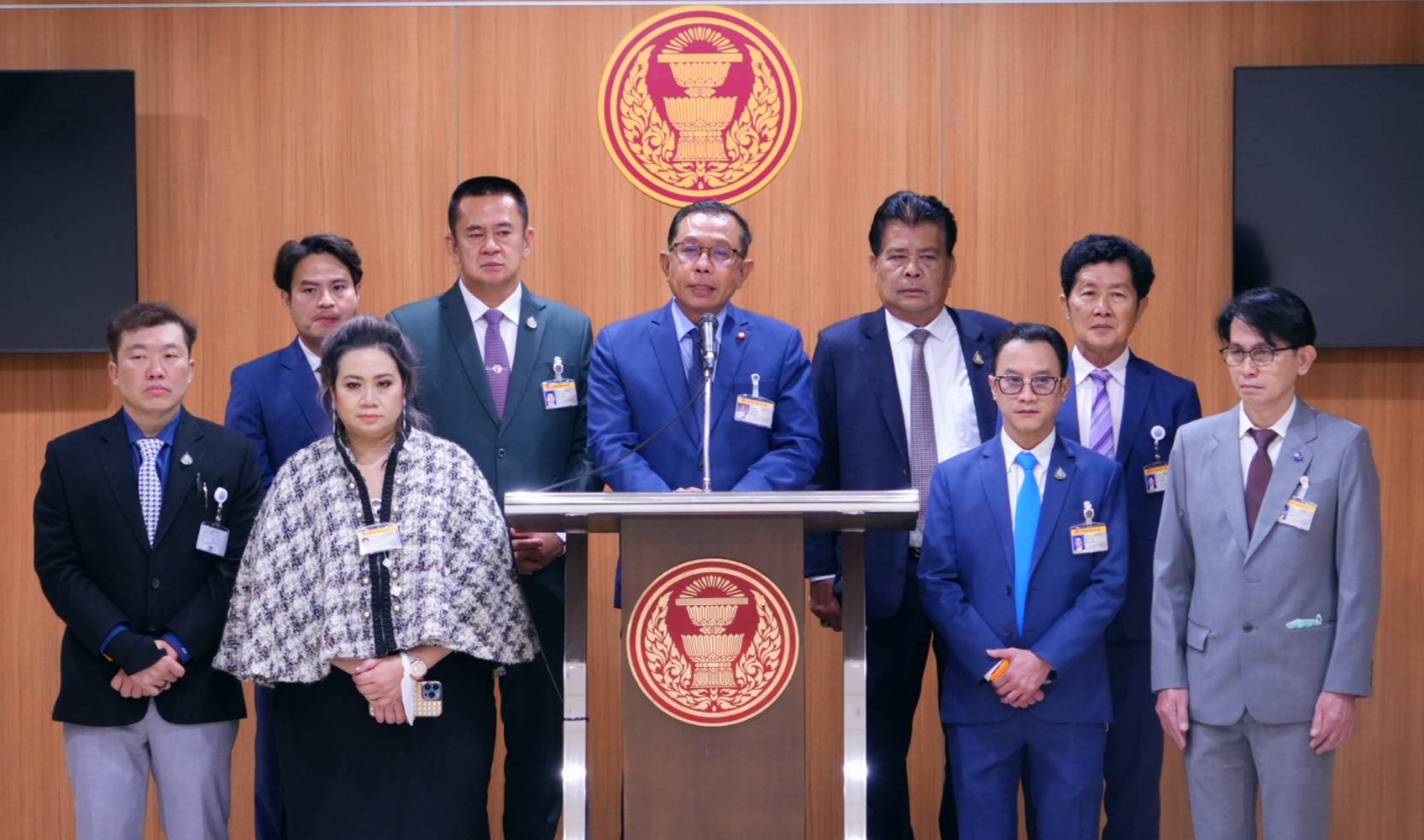  "พรรคภูมิใจไทย" เเถลงโต้ พรรคร่วมฝ่ายค้าน  ในประเด็น การร้อง "ศักดิ์สยาม  ชิดชอบ" เพื่อวินิจฉัยความเป็นรัฐมนตรีสิ้นสุดลง เเละให้เพิกถอนสิทธิรับสมัครเลือกตั้ง