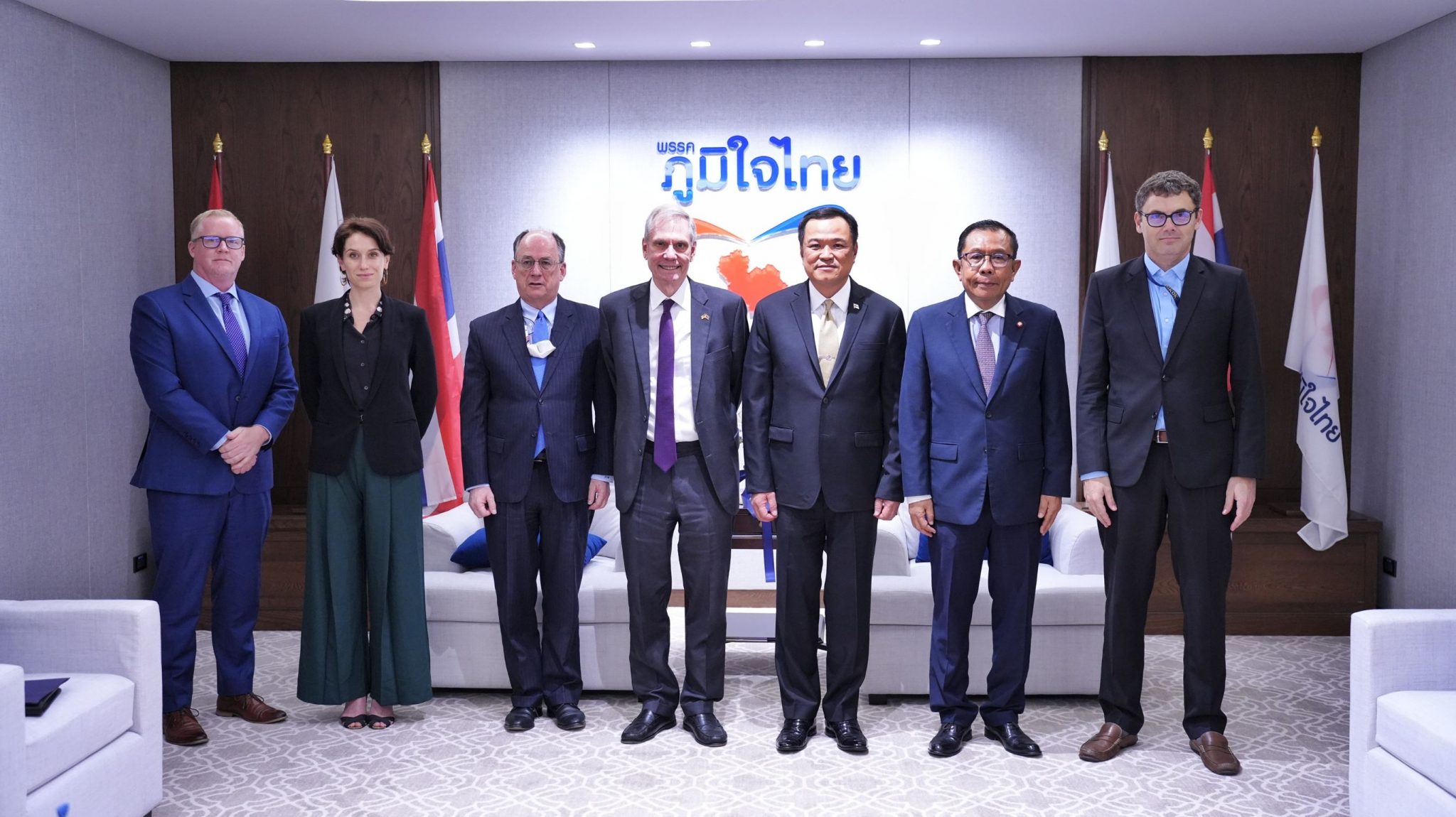 เอกอัครราชทูตสหรัฐอเมริกาประจำประเทศไทย เข้าเข้าพบ “อนุทิน” หารือประเด็นโควิด-19 และการเมือง ภายหลังการเลือกตั้ง ทั้งสองฝ่ายเชื่อการเปลี่ยนแปลง นำประเทศไทยสู่แนวทางประชาธิปไตย