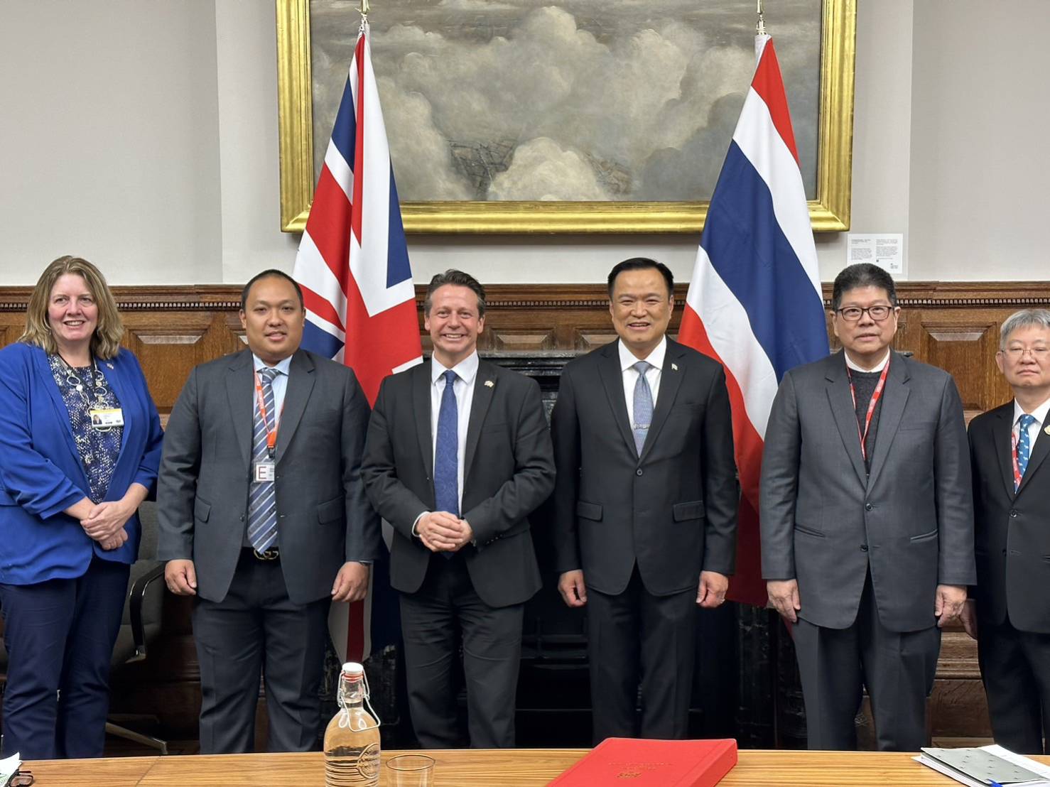 “อนุทิน” หารือ “รมว.การค้า สหราชอาณาจักร” ผลักดันความร่วมมือด้านเศรษฐกิจระหว่าง 2 ชาติ พร้อมขอโหวตภูเก็ต ประเทศไทย จัด Specialised Expo 2028