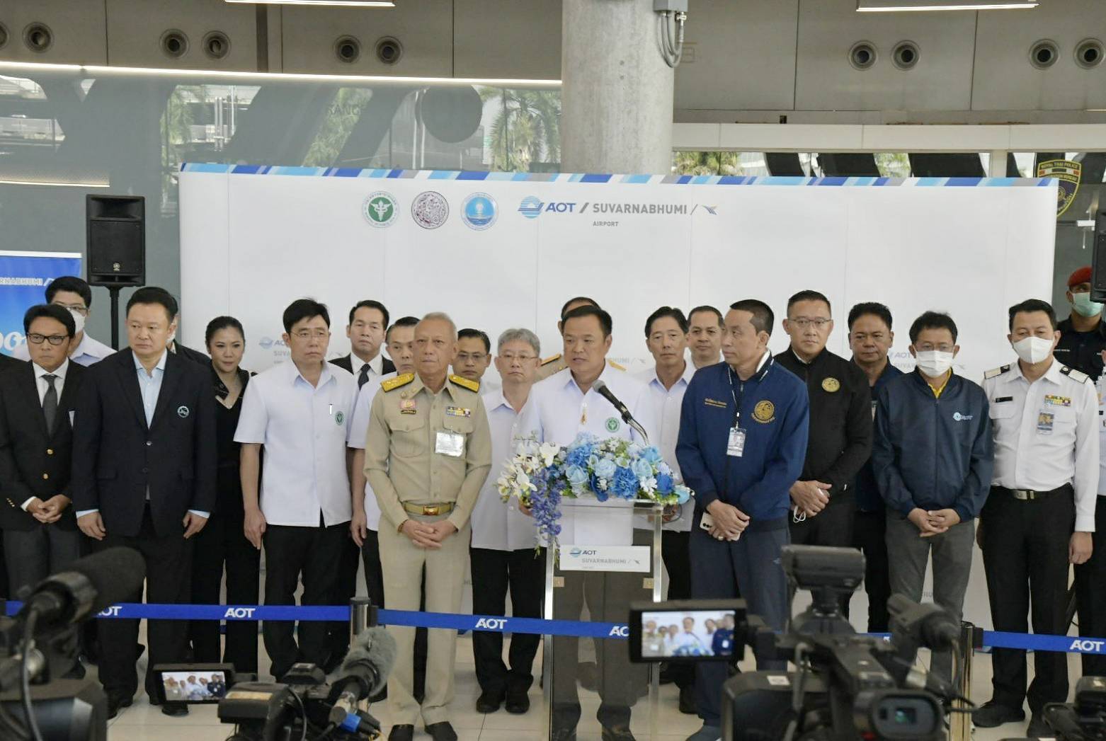 "อนุทิน-ศักดิ์สยาม-พิพัฒน์" ร่วมต้อนรับนักท่องเที่ยวจากสาธารณรัฐประชาชนจีนเดินทางมายังประเทศไทย ภายหลังสาธารณรัฐประชาชนจีนประกาศเปิดประเทศ ตั้งแต่วันที่ 8 มกราคม 2566