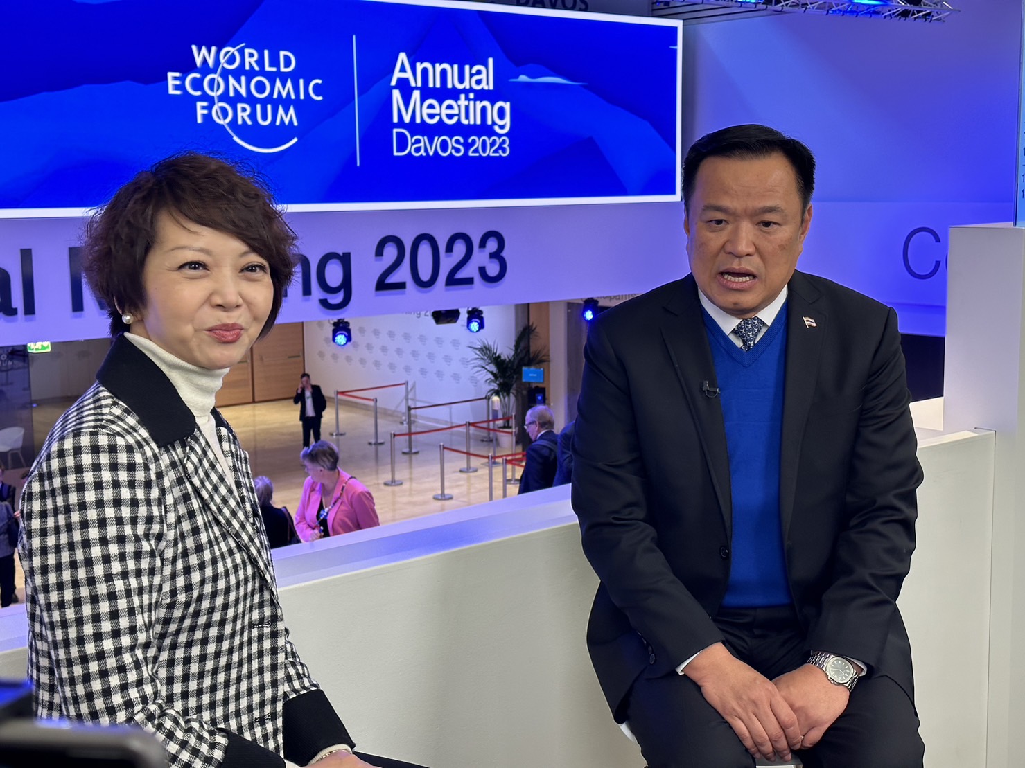 สื่อจีนให้ความสนใจนโยบายเปิดประเทศรับนักท่องเที่ยวของไทย ขอสัมภาษณ์พิเศษรองนายกฯ อนุทิน ระหว่างร่วมประชุม World Economic Forum ที่เมืองดาวอส -คลอสเตอร์ สมาพันธรัฐสวิส