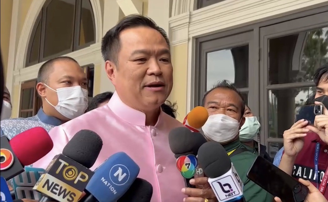 “อนุทิน” ปัดกระแสภูมิใจไทย พร้อมดีลทุกพรรค ขอใจเย็น รอดูผลเลือกตั้ง