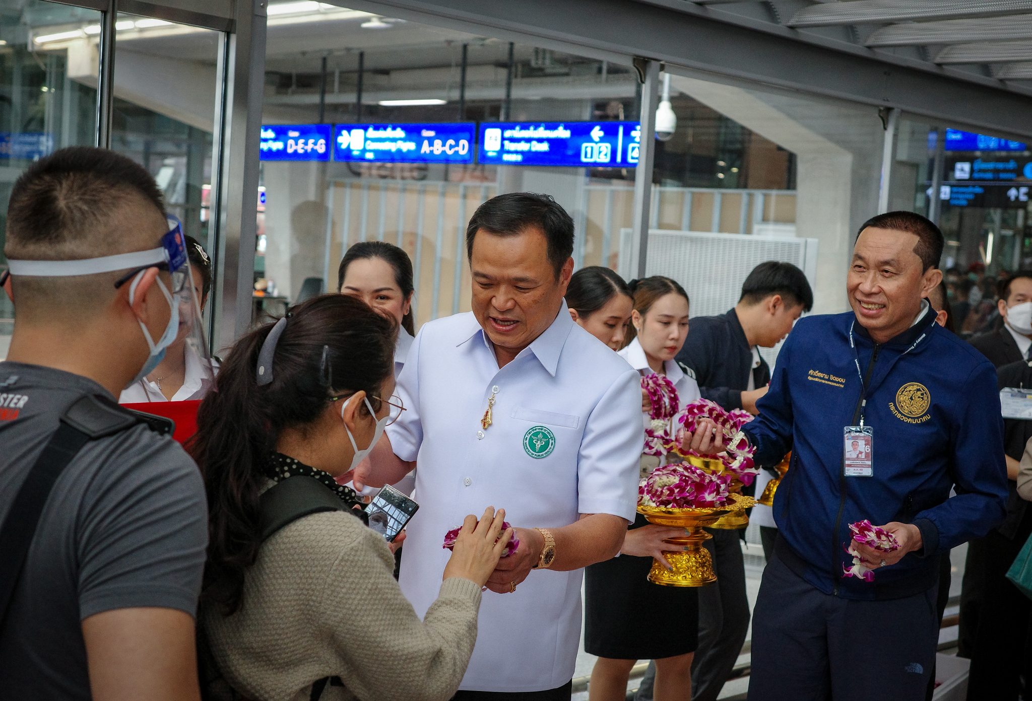 อนุทิน ตอบปมปลดหน้ากากรับนทท.จีน ชี้ มั่นใจในวัคซีน พร้อมฟื้นเศรษฐกิจ