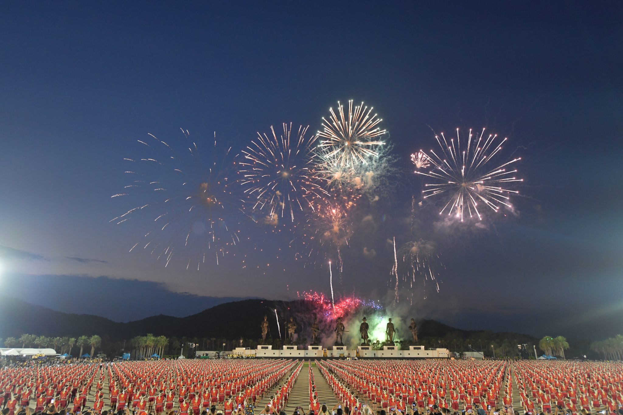 Amazing Muaythai Festival 2023 ร่วมภาคภูมิใจ "ไหว้ครูมวยไทย" บันทึกสถิติโลก ชมทหาร 3,650 นาย แสดงศิลปะแม่ไม้มวยไทยเบื้องหน้าบูรพกษัตริย์ ณ อุทยานราชภักดิ์