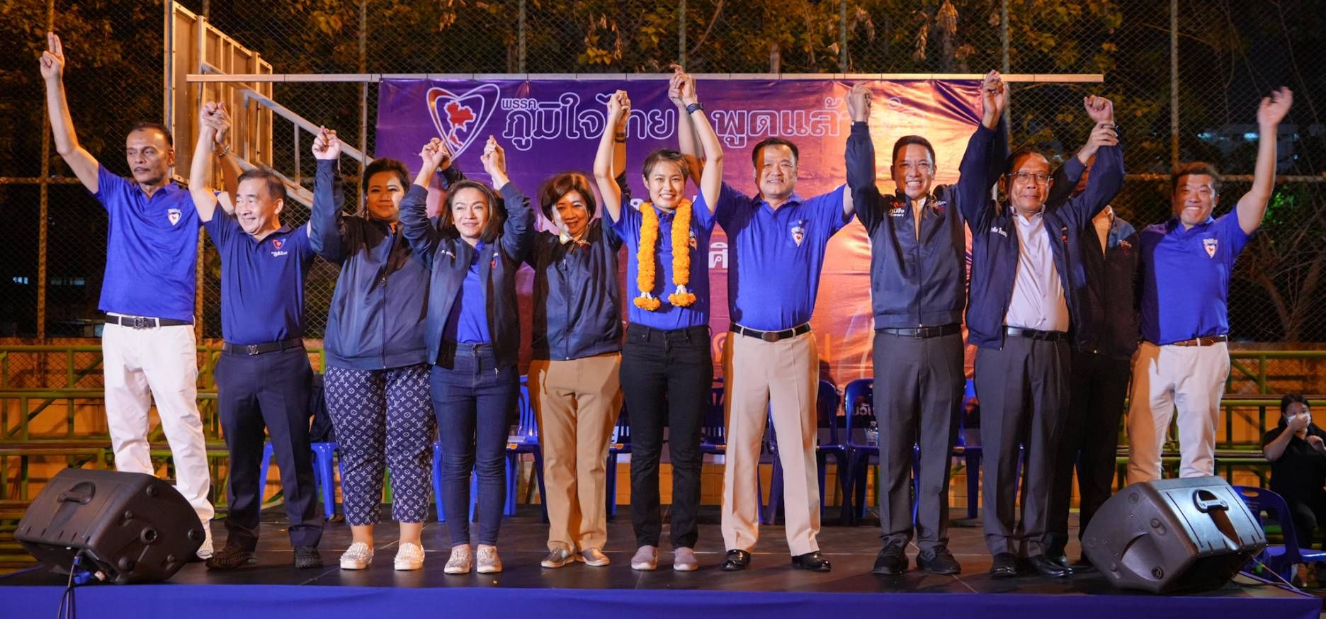 รุกหนักเมืองหลวง ! “อนุทิน” ลงพื้นที่ชุมชนบ่อนไก่ ช่วย “พัชรินทร์” หาเสียง ขอคนกรุง ให้โอกาสพรรคบ้านนอกรับใช้ บรรยากาศคึกคัก ประชาชนให้กำลังใจตลอดทาง