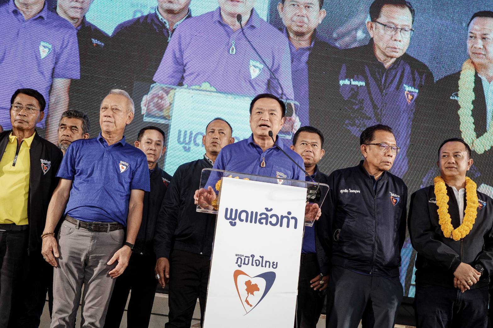 รุกกวาดคะแนนต่อเนื่อง ! “อนุทิน” ลงพื้นที่ “สะบ้าย้อย” นำทีมสงขลาหาเสียง ประชาชนนับพันต้อนรับอบอุ่น ขอโอกาสสร้าง “นิวสะบ้าย้อย”