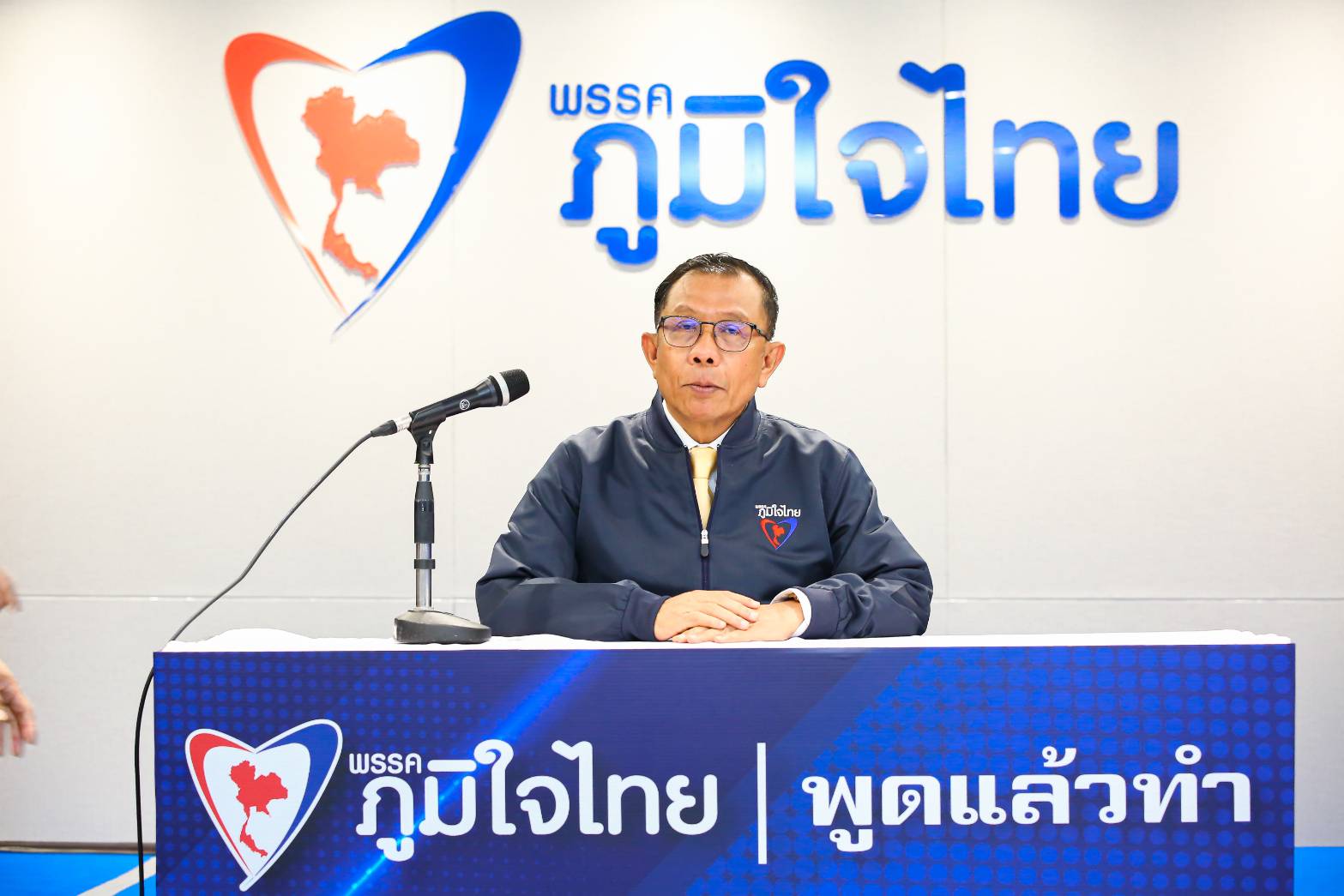 "ศุภชัย" โต้ "ชูวิทย์" ไม่เข้าใจเรื่องกัญชา แฉเป็นขบวนการแตะตัดขา ให้กัญชากลับเป็นยาเสพติด ทั้งที่ทำเพื่อการแพทย์ สุขภาพ และเศรษฐกิจ อัดยับ ภาคใต้ 4 คูณ 100 ,7 คูณ 100 ยังมีอยู่ ไม่ไปคัดค้านบ้าง