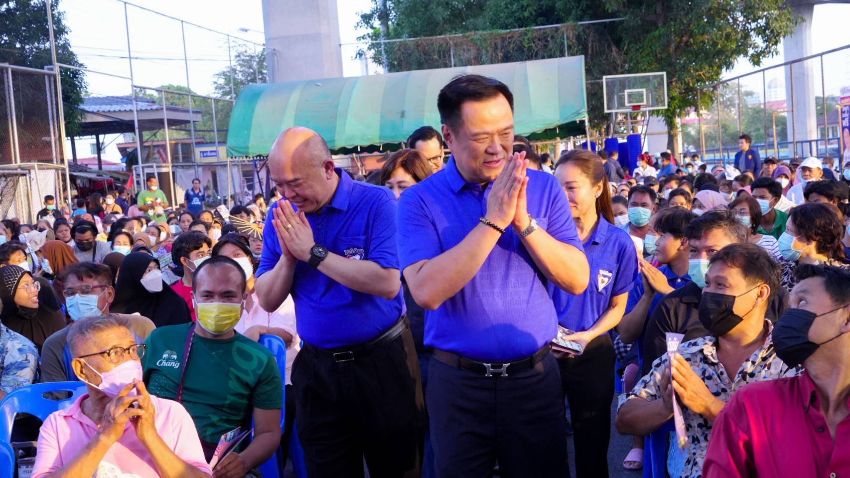 ไม่ถอย ! “อนุทิน” ลงพื้นที่ กทม. ช่วย “ประเดิมชัย” มุ่งใช้ One Day Pass ลดค่าครองชีพ พร้อมลุยแก้ปัญหาพื้นที่ทับซ้อน ยกระดับชุมชนเมืองหลวง ชูสารพัดผลงาน ตอกย้ำสโลแกน “พูดแล้วทำ”