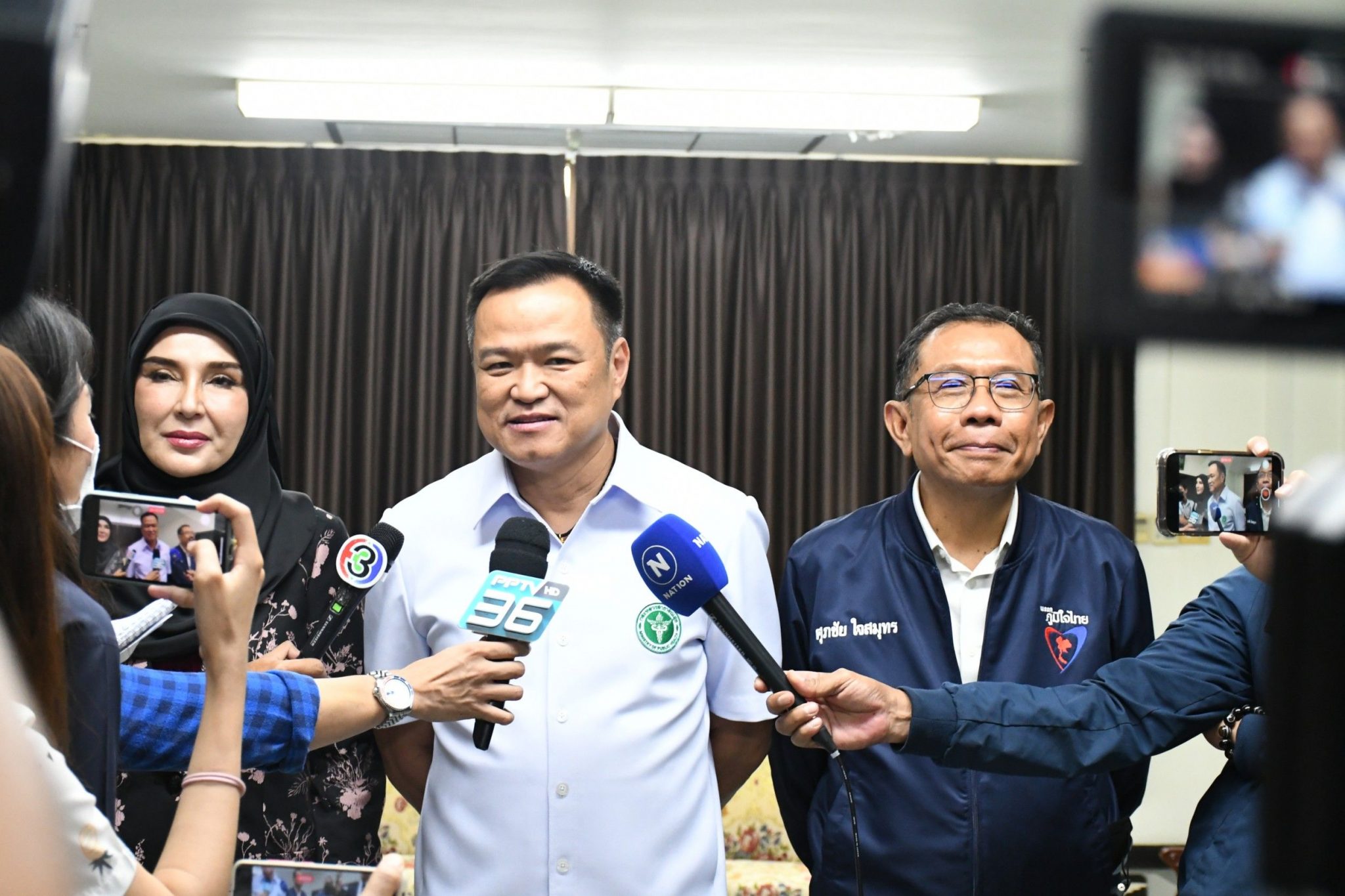 ช่วยกันทั้ง ครม. ! "อนุทิน" ไม่ขัดข้อง หลังหลายพรรคอ้างเป็นเจ้าของความสำเร็จ นโยบายขึ้นค่าแรง อสม.