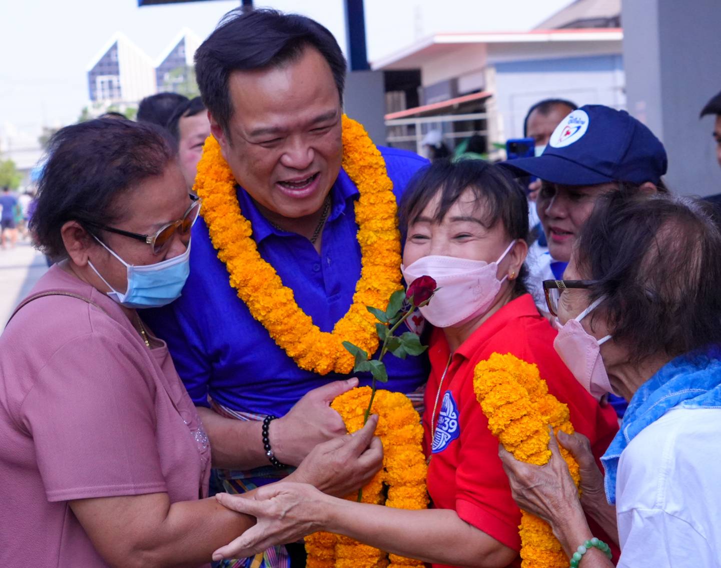 "อนุทิน" ลงพื้นที่ "ปทุมธานี" ขอตอกเสาเข็มเพิ่ม ประกาศจับมือ "บิ๊กแจ๊ส" สร้าง "โมโนเรล"