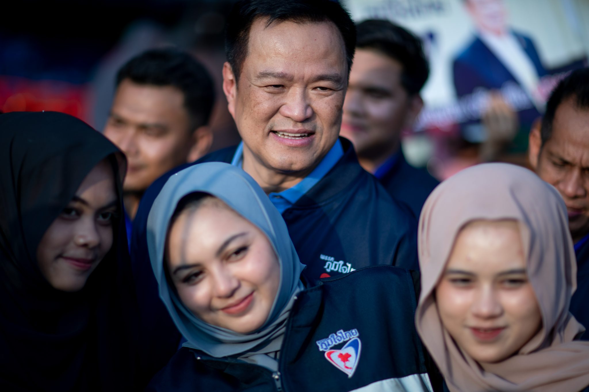 อ้อนชาว 3 จังหวัดชายแดนใต้ ให้โอกาสภูมิใจไทย รับใช้พี่น้องประชาชน ! “อนุทิน” ลงพื้นที่ “นราธิวาส” ชูนโยบาย “แลนด์บริดจ์” ยกระดับพื้นที่ ขอ 5 ปี เห็นการพัฒนา หวังรอบนี้ ได้ผู้แทนฯ มากกว่าเดิม