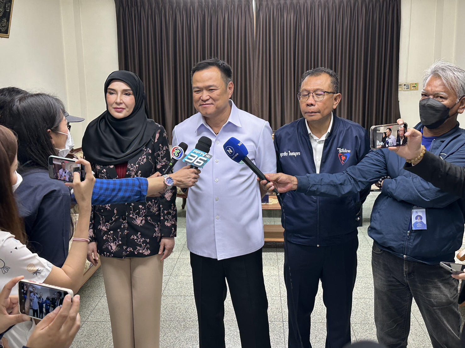 อย่ารีบตั้งศาลเตี้ย ขอให้รอศาลจริงตัดสินดีกว่า ! "อนุทิน" ตอบปม "ศักดิ์สยาม" ถูกรุมกินโต๊ะ