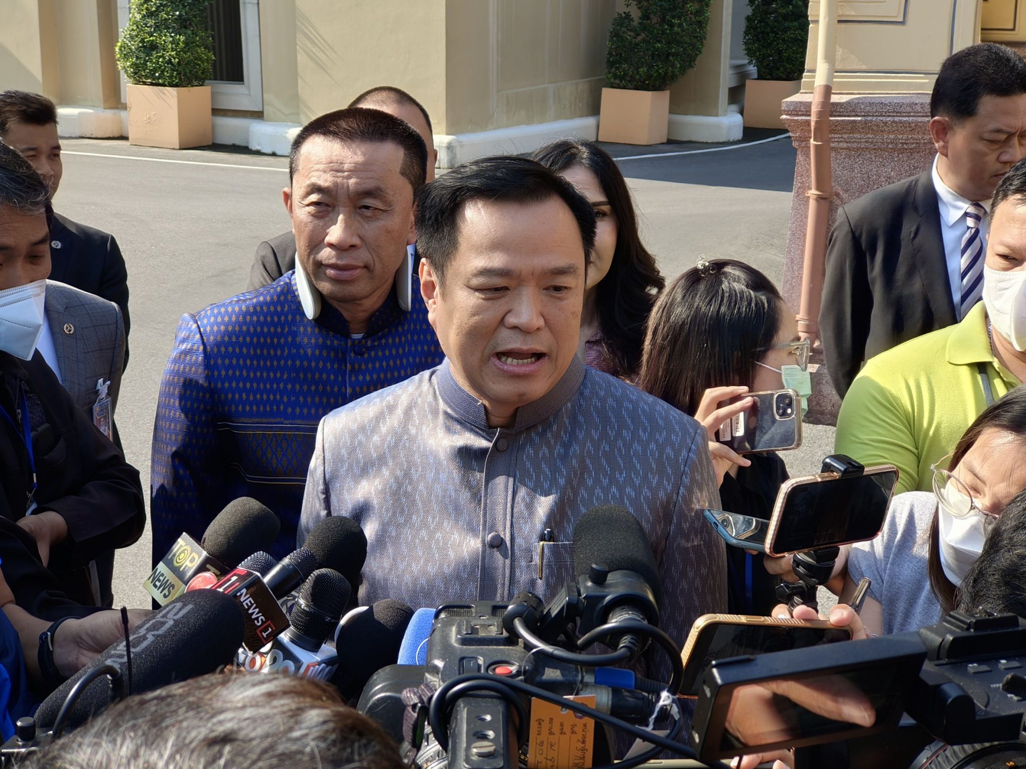 ทำงานดีกว่า ! "อนุทิน" ตอบปมพิพาท "ชูวิทย์" ย้ำไม่ให้ราคา