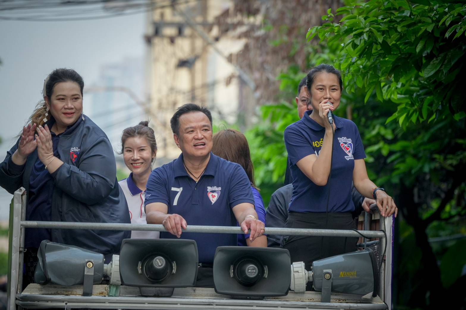 "อนุทิน" ลงพื้นที่ เขตสาทร-เซนต์หลุยส์ ช่วย "พัชรินทร์" หาเสียง กทม.พอใจประชาชน ตอบรับดี ชูนโยบายภูมิใจไทย สร้างโอกาส บนพื้นฐานความมั่นคง