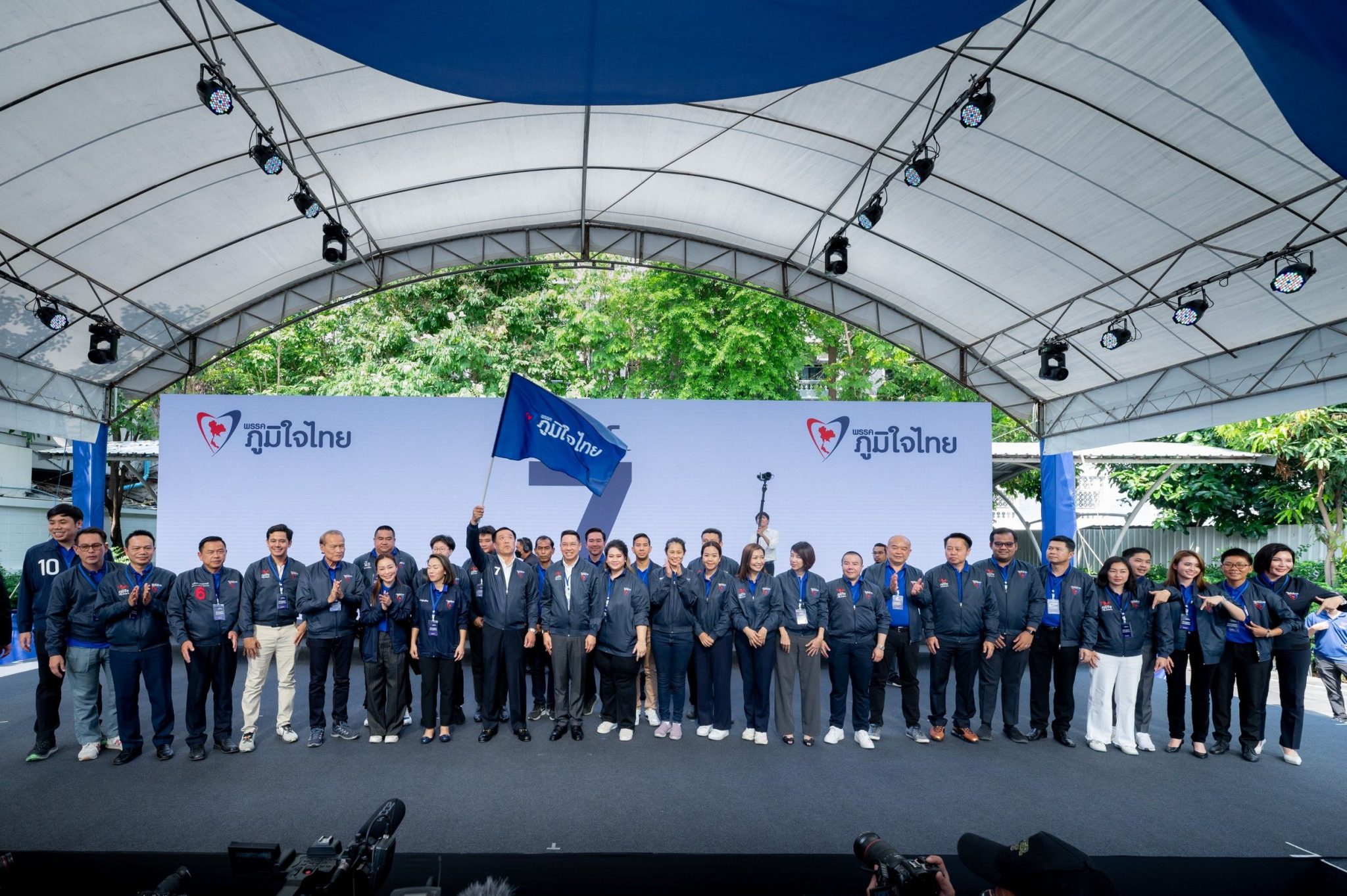 พรรคภูมิใจไทยก้าวสู่ปีที่ 15 ! "อนุทิน" ปลุกใจผู้สมัครลุยศึกเลือกตั้ง จงมั่นใจ อย่ากลัว ใบ้คำอาจารย์ให้มา 14 พ.ค. หลัง 4 ทุ่ม จะได้เห็นเลข 3 หลัก