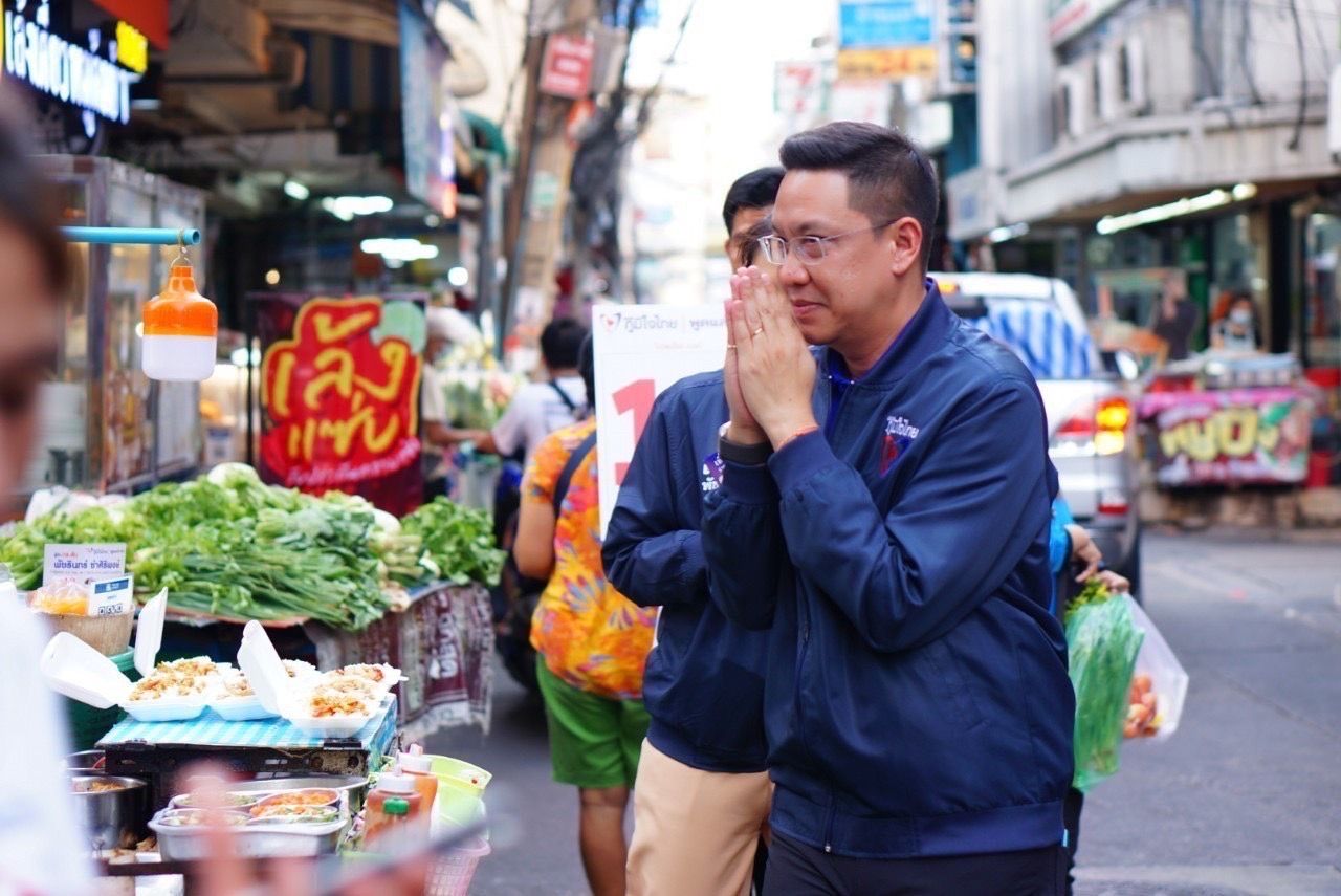 “พุทธิพงษ์” หนุนประชาชนหันใช้รถไฟฟ้าลดฝุ่นพิษ PM2.5 แก้จราจรกทม. พร้อมชูนโยบาย ออกตั๋ววัน40 บาท ช่วยคนกรุงประหยัดค่าเดินทาง