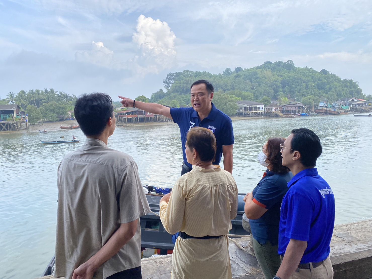 "อนุทิน" ลงพื้นที่สะพานปลาระนอง รับฟังปัญหาประมง ระบุ เร่งแก้ไขหากได้เป็นรัฐบาลประชาชนเต็มรูปแบบ ที่ผ่านมาติดเงื่อนไขบางประการที่ไม่สามารถแก้ไขได้เต็มที่