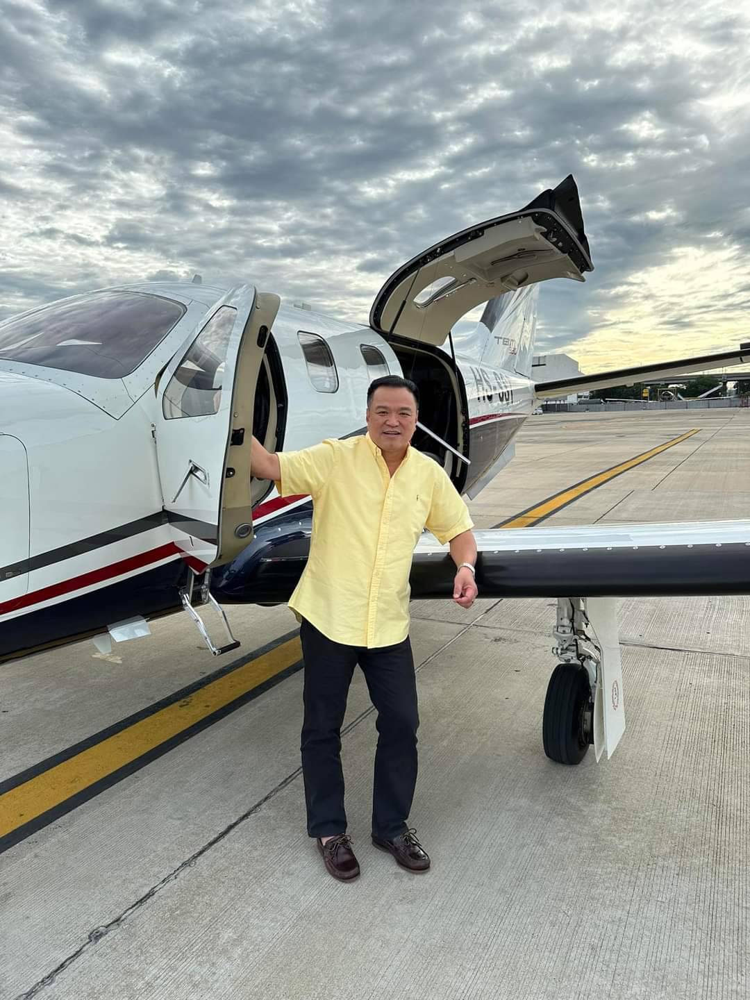 "อนุทิน" ขับเครื่องบิน นำทีมแพทย์ ไปร้อยเอ็ด ลุยภารกิจหัวใจติดปีก