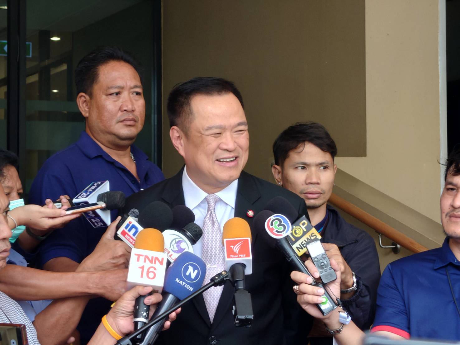 “อนุทิน” เชื่อใจ “เพื่อไทย” ยึดข้อตกลงตั้งรัฐบาล ให้เกียรติเจรจาเต็มที่ ไม่ก้าวก่ายแทรกแซง