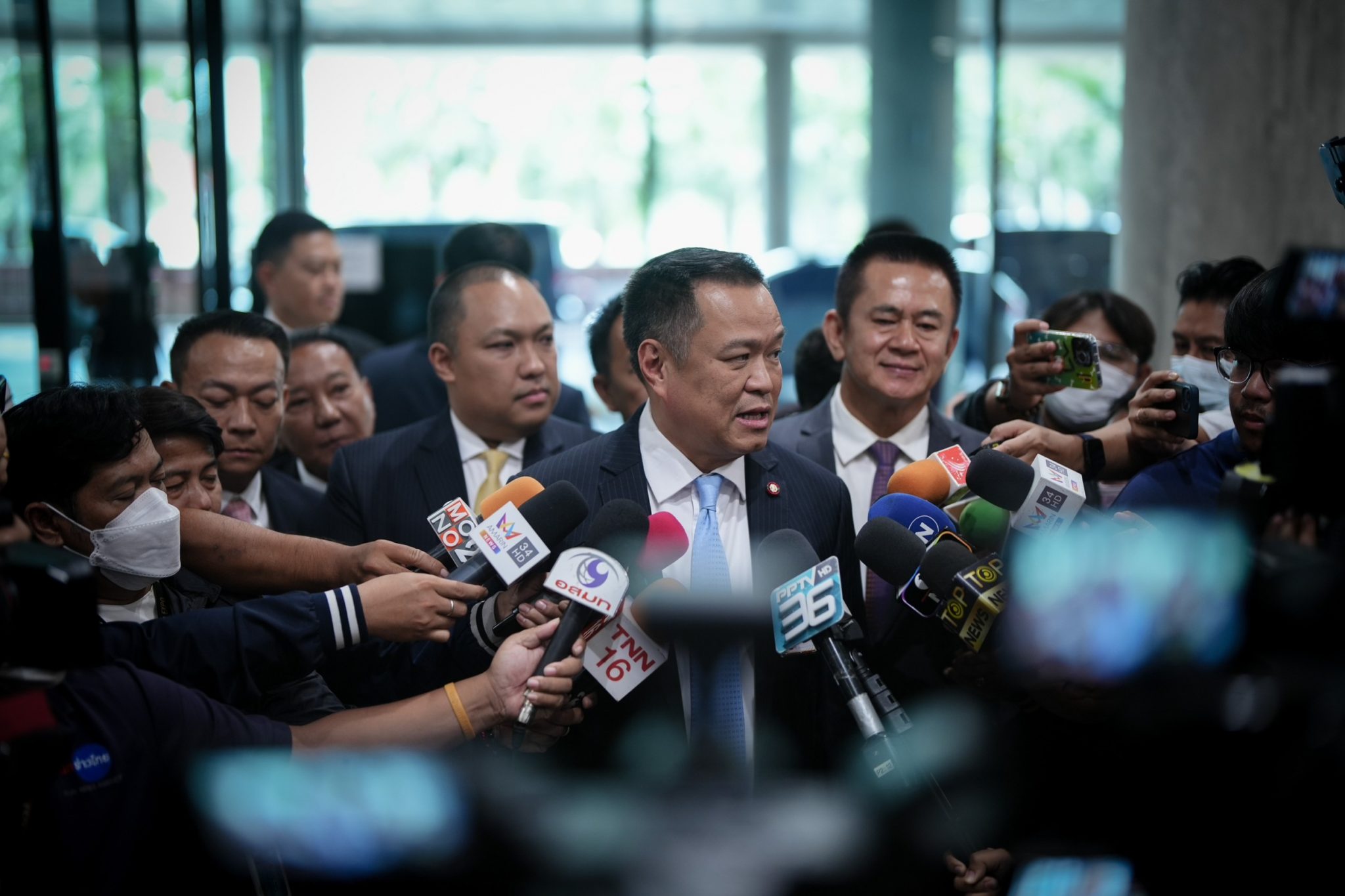 กว่าจะแก้เสร็จ บทเฉพาะการให้ สว.เลือกนายกฯ ก็หมดอายุพอดี ! “ภูมิใจไทย” ไม่หนุนแก้ ม.272 ชี้ เอาเวลาไปทำงาน ดูแลประชาชนดีกว่า