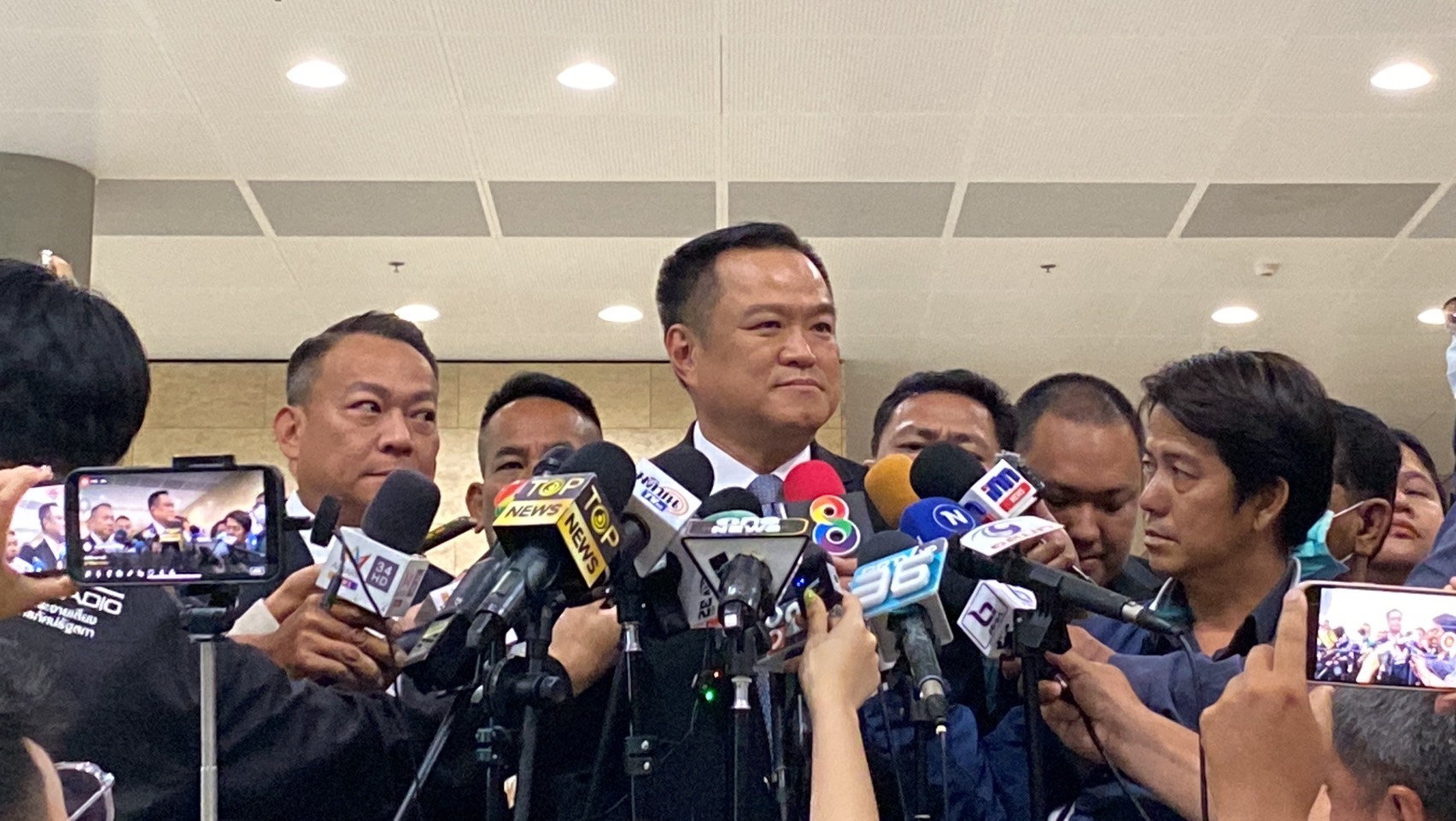 “อนุทิน” ให้ “เพื่อไทย” พิจารณาจำนวนพรรคร่วมรัฐบาล ไม่ก้าวก่าย กดดัน