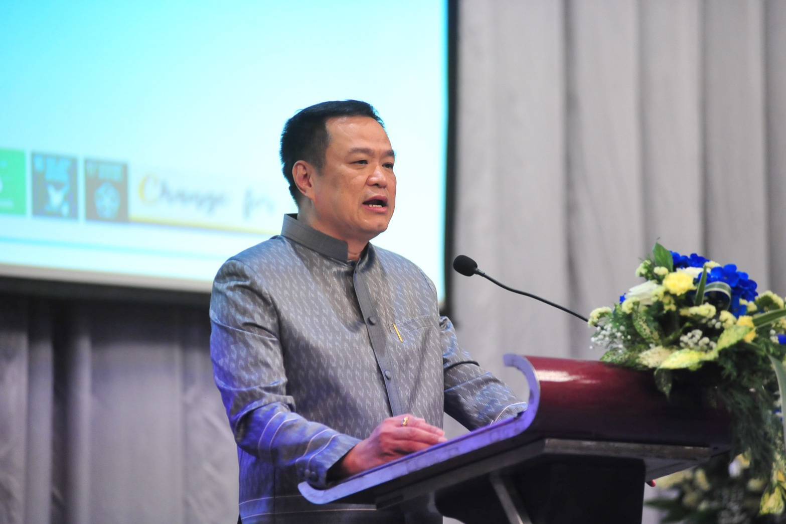 "อนุทิน" กำชับผู้ว่าฯ ขึ้นบัญชีดำกลุ่มผู้นำอิทธิพล หลังเหตุ ตร.ถูกยิง