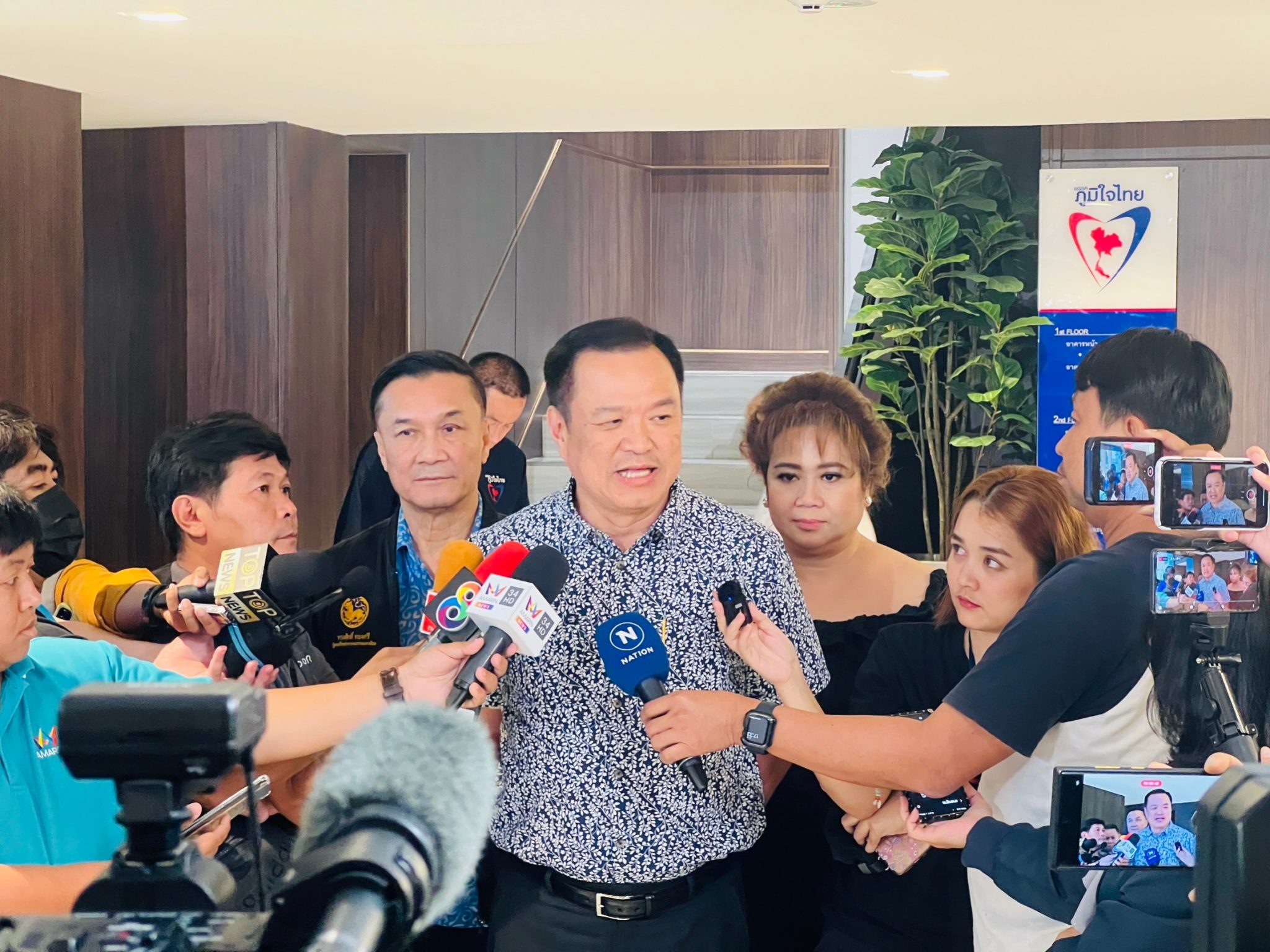 "อนุทิน" เผยเหตุกลุ่มอิทธิพล เหิมเกริม เพราะมีเจ้าหน้าที่รับผลประโยชน์ ถึงเวลาต้องปราบปรามจริงจัง หมดยุคกลุ่มสีเทา คุกคามประชาชน ขอบคุณ "ผู้ว่าฯ-นายอำเภอนครปฐม" เร่งคดีกำนันนก