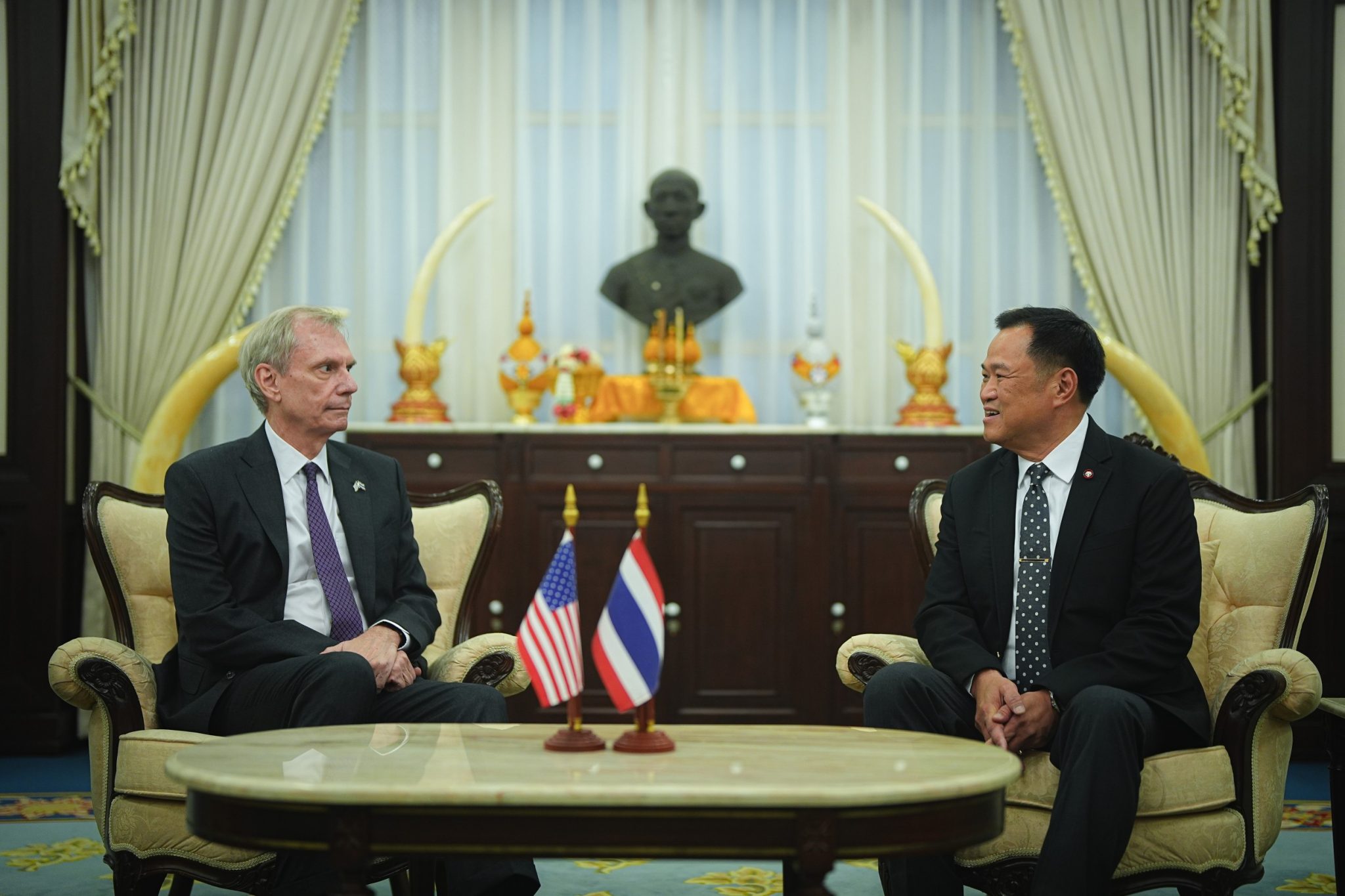 “อนุทิน” ต้อนรับ “ทูตสหรัฐฯ” ยินดีเข้ารับตำแหน่งรองนายกฯ มท.1 เผย “สหรัฐฯ” เข้าใจ รัฐบาลไทย เป็นประชาธิปไตย มาจากประชาชน