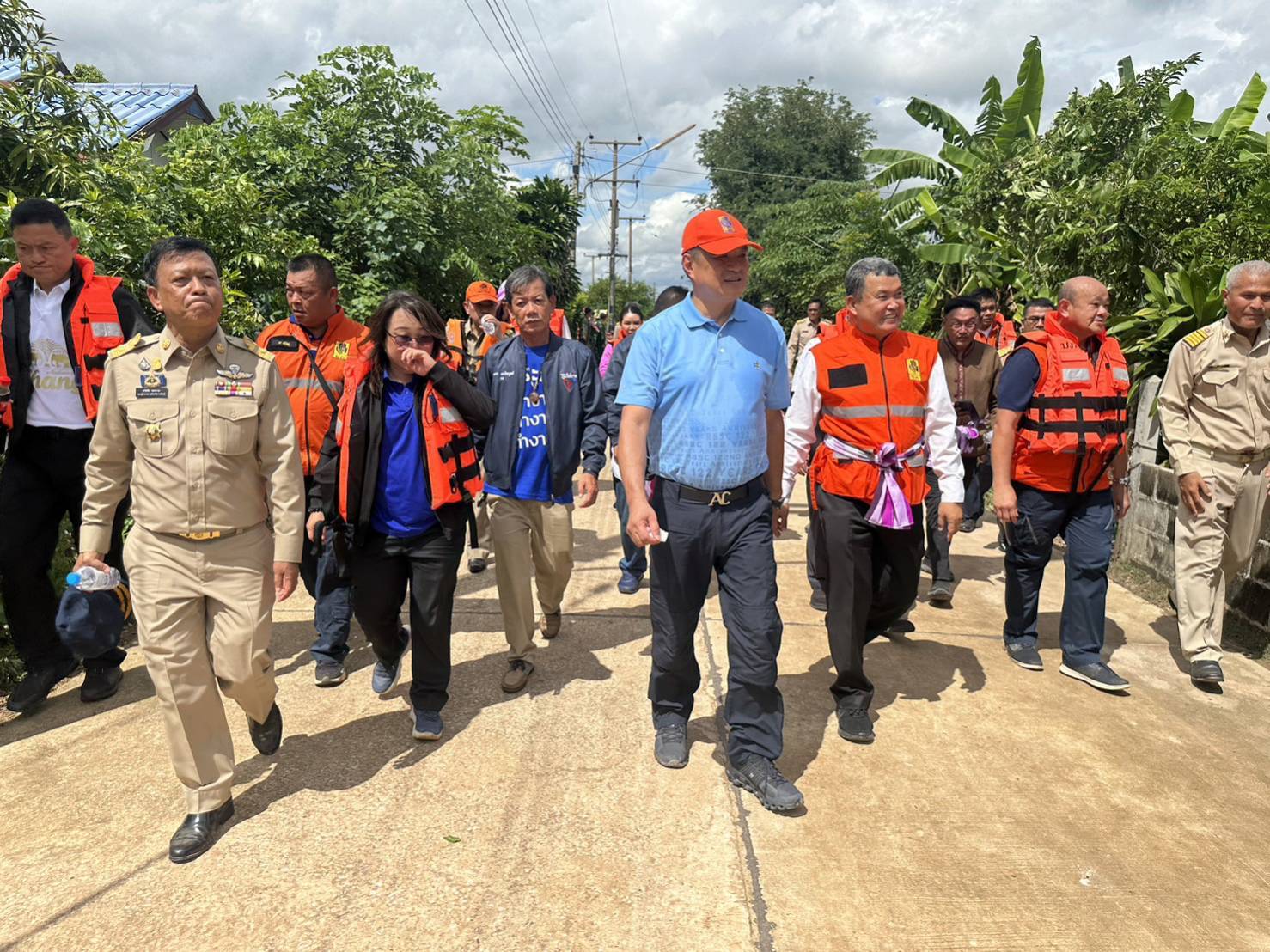 "อนุทิน" ลงพื้นที่ "กาฬสินธุ์" แก้ปัญหาน้ำท่วม เยี่ยมผู้ประสบภัย ลุยประสานทุกหน่วยงานเร่งแก้ไขสถานการณ์