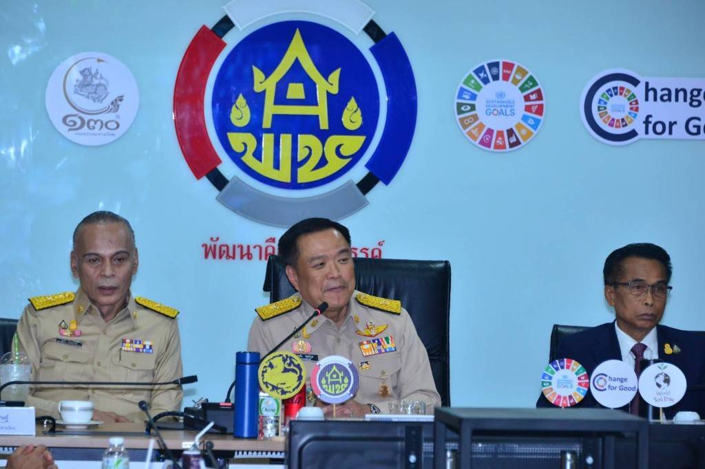 มท.1 ตรวจเยี่ยมกรมการพัฒนาชุมชน เน้นย้ำ กรมการพัฒนาชุมชนเป็นหัวใจสำคัญอย่างยิ่งของกระทรวงมหาดไทย ทำหน้าที่ส่งเสริมเศรษฐกิจ "สร้างโอกาส สร้างรายได้"