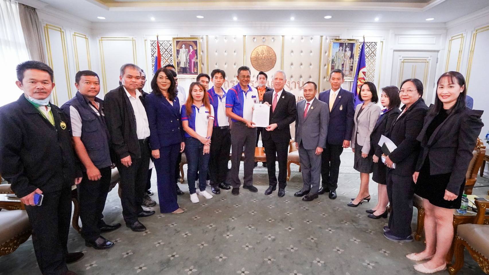 ประกันสังคม มีสะดุ้ง!!! "พิพัฒน์" ฉุนกึก คาดโทษหนัก หลัง สมาพันธ์แรงงานสมานฉันท์ ร้องเรียน เจ็บป่วยจากการทำงาน ไม่ได้รับการเหลียวแล