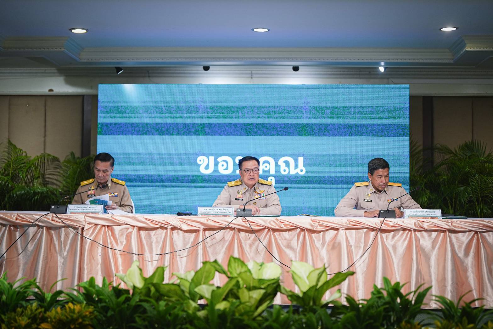 “มท.1 อนุทิน” ตรวจเยี่ยม "กทม." ขอ 2 หน่วยงานผนึกกำลัง ยกระดับคุณภาพชีวิตคนเมืองหลวง เล็งใช้ คณะ กก.เร่งรัดพัฒนากรุงเทพฯ เดินหน้าจัด งาน OTOP เมืองกรุงฯ