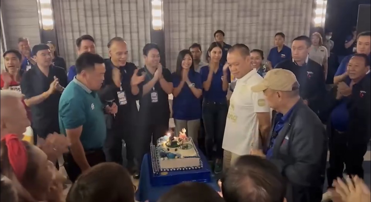 “อนุทิน” นำทีมเบิร์ดเดย์ “เนวิน” ครบ 65 ปี
