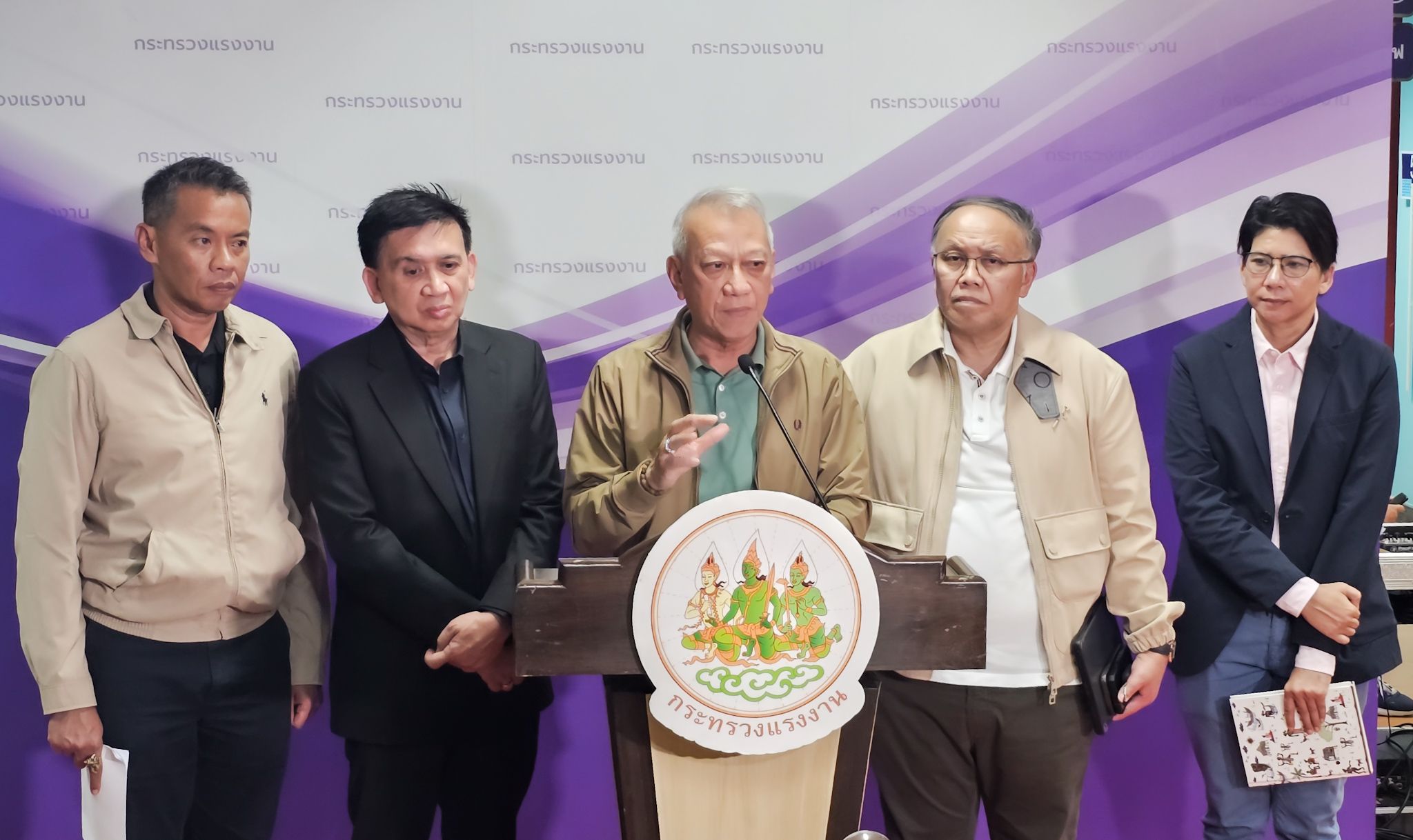 รมว.แรงงาน “พิพัฒน์” สั่งการ "แรงงานไทยต้องปลอดภัย" เร่งช่วยเหลือแรงงานไทยในอิสราเอลอย่างเต็มกำลัง พร้อมเพิ่มช่องทางการติดต่อประสานงานช่วยเหลือแรงงานไทย