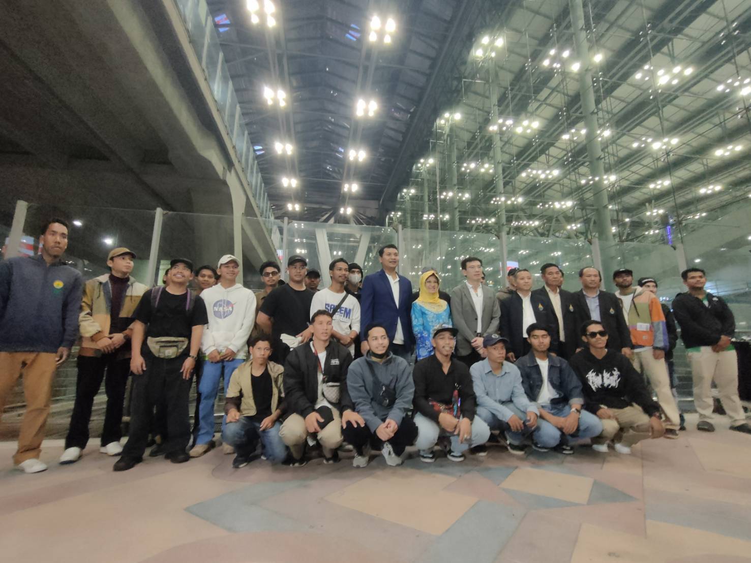 ก.อุดมศึกษาฯ นำโดย "พญ.เพชรดาว" ตัวแทน รมว.อว. รับนักศึกษาไทย ฝึกงานในอิสราเอล กลับประเทศ ย้ำเรื่องความปลอดภัยเป็นหลัก