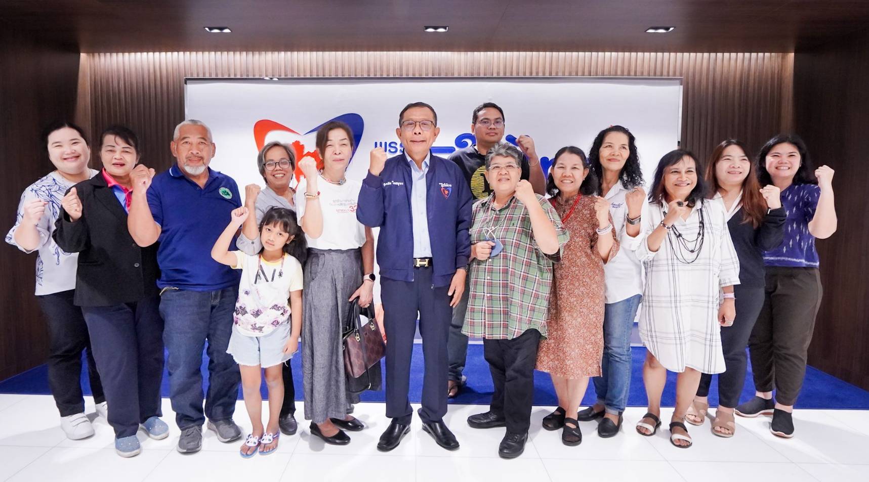 "ศุภชัย" เปิดพรรคภูมิใจไทย รับฟังปัญหาผู้ใช้แรงงานนอกระบบ “กลุ่มหาบเร่-ผู้ทำการผลิตที่บ้าน-ลูกจ้างทำงานบ้าน-โดยจะร่วมกันขับเคลื่อนแก้ปัญหา-ผู้ขับขี่มอเตอร์ไซค์รับจ้าง” เตรียมประสาน 4 กระทรวงร่วมขับเคลื่อนแก้ปัญหาให้