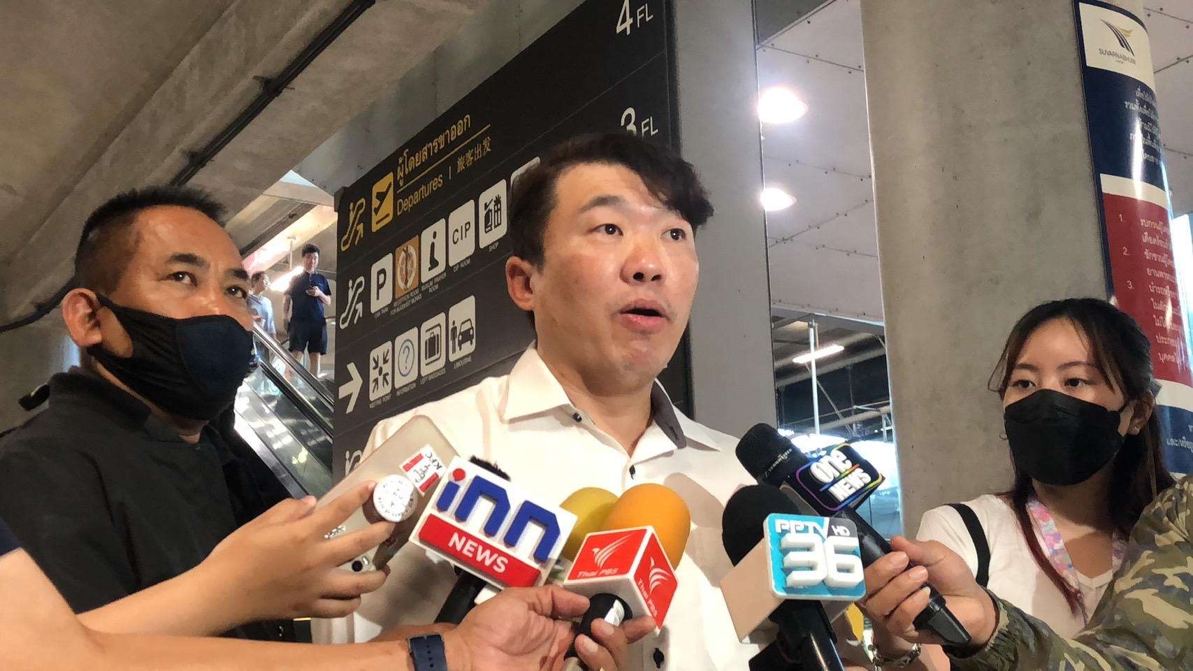 กระทรวงศึกษาฯ รับเด็กนักเรียนฝึกงานอิสราเอลล็อตแรกกลับไทย ด้าน ผช.รมว.ศธ. เผย แม้สถานการณ์ยังปลอดภัย แต่ผู้ปกครองไม่สบายใจจึงรับตัวเด็กกลับ 7 คน จาก 78 คน ยึดหลักสมัครใจ