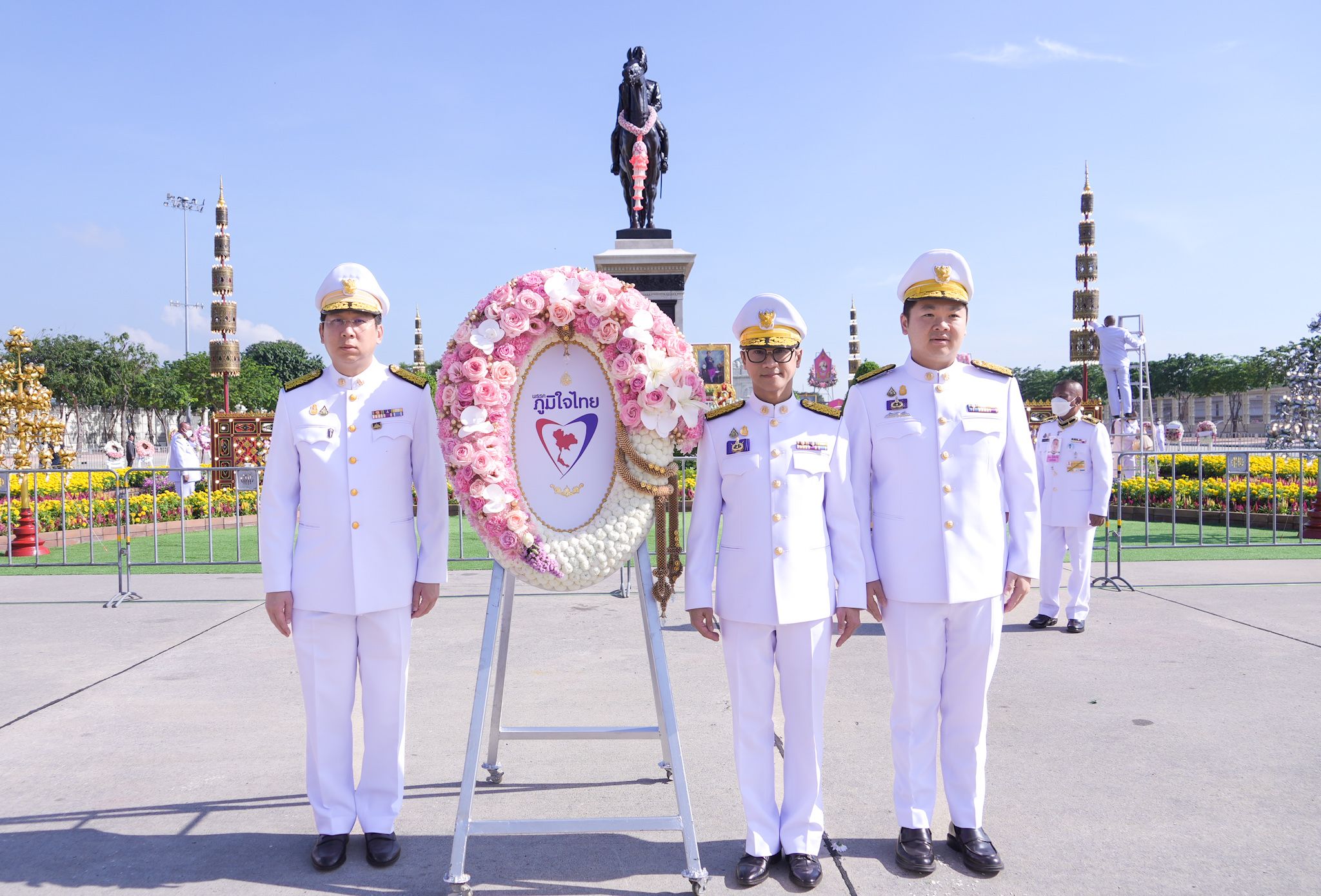 สส.พรรคภูมิใจไทย ร่วมวางพวงมาลา เนื่องในวันปิยมหาราช