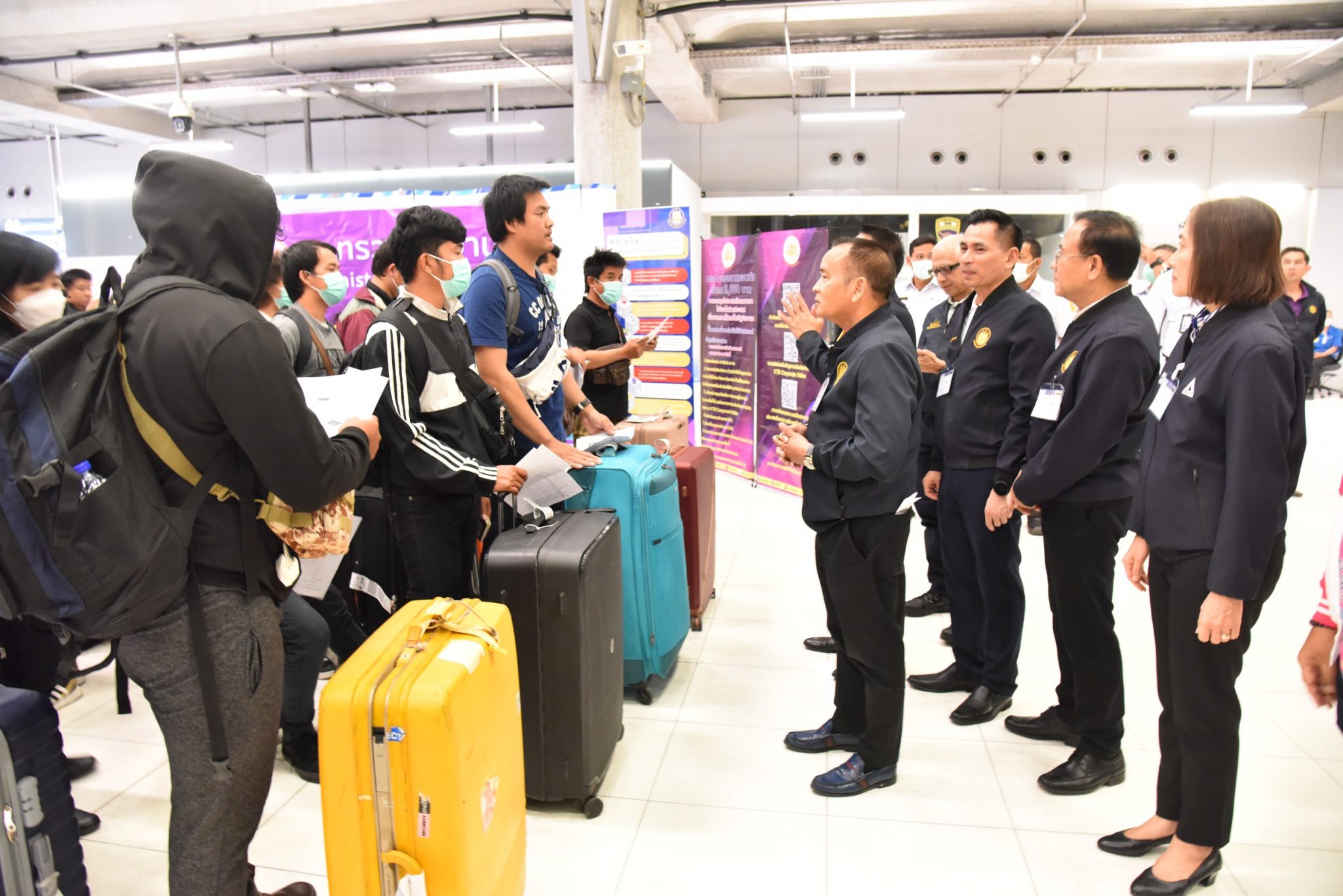 "รมว.แรงงาน พิพัฒน์" มอบ เลขาฯ อารี นำทีมต้อนรับ 515 แรงงานไทยจากอิสราเอล กลับถึงสุวรรณภูมิ เพิ่มอีก 2 เที่ยวบิน
