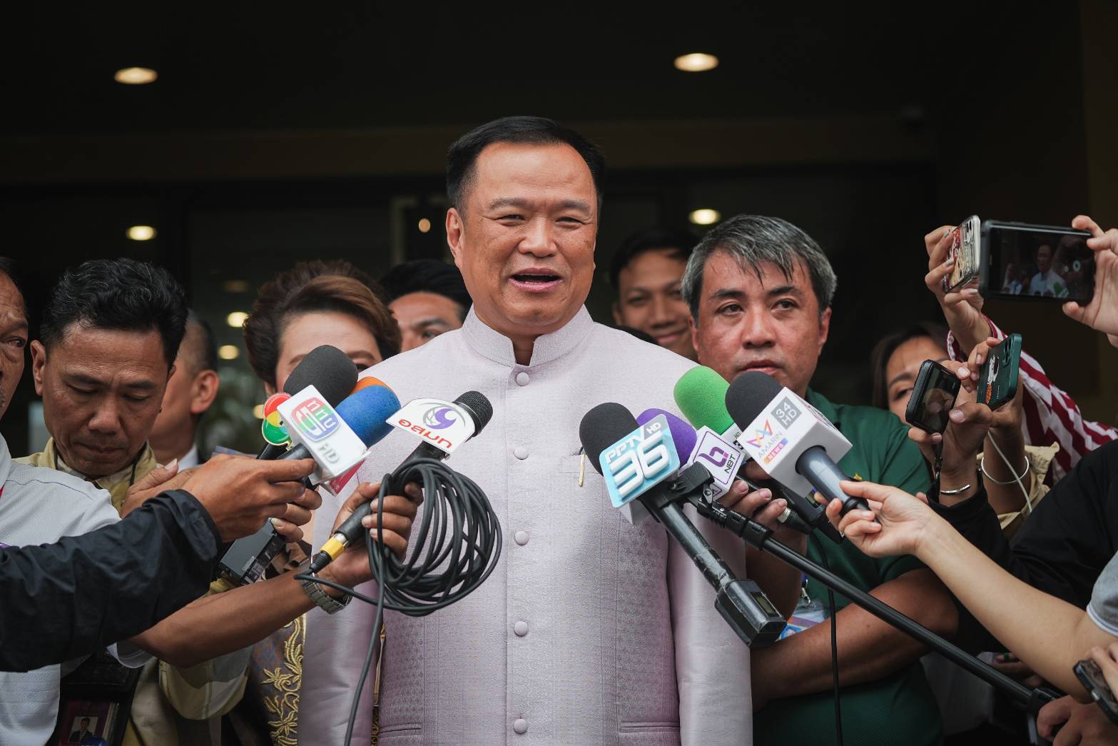 "อนุทิน" สั่งฝ่ายปกครอง ขยายผลปราบยาเสพติด หลังจับ "MEM PUB" พบของกลางอื้อ