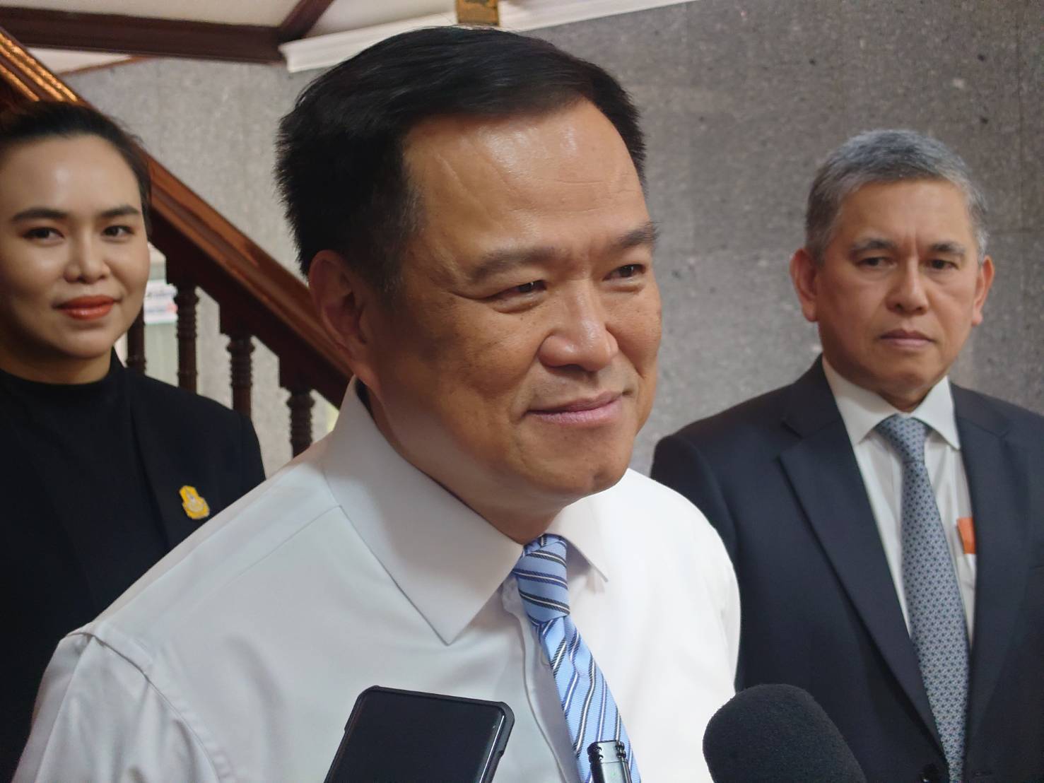 ชัดเจน ไม่มีใครเหนือกฎหมาย ! "อนุทิน" ตอบปม "นายกเทศมนตรี ต.ตลุกดู่ อ.ทัพทัน จ.อุทัยธานี" ถูกจับ ย้ำ รัฐบาลเอาจริง ปราบผู้มีอิทธิพล