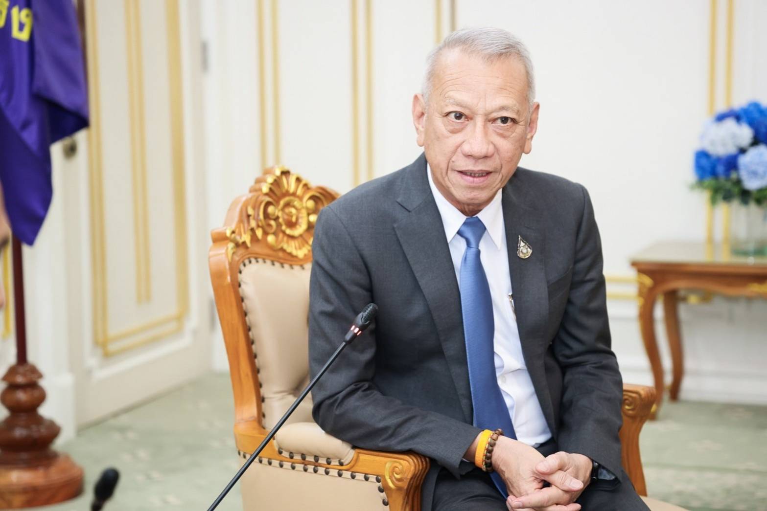 เผยรายละเอียด "พิพัฒน์" เตรียมชง "เศรษฐา" ขอ "พักหนี้" ให้แรงงานไทยที่เป็นหนี้จากการเดินทางไปทำงานในอิสราเอล" ด้วยการ พักต้น พักดอกเบี้ย ซึ่งเป็นหนี้ทั้งในและนอกระบบ วงเงินคนละไม่เกิน 150,000 บาท